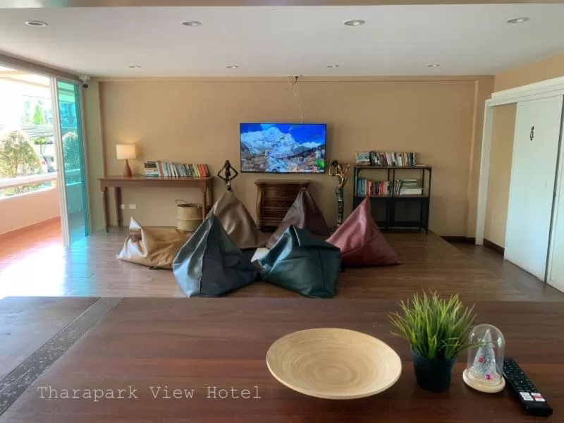 Communal lounge/ TV room in Tharapark View Hotel - SHA Plus