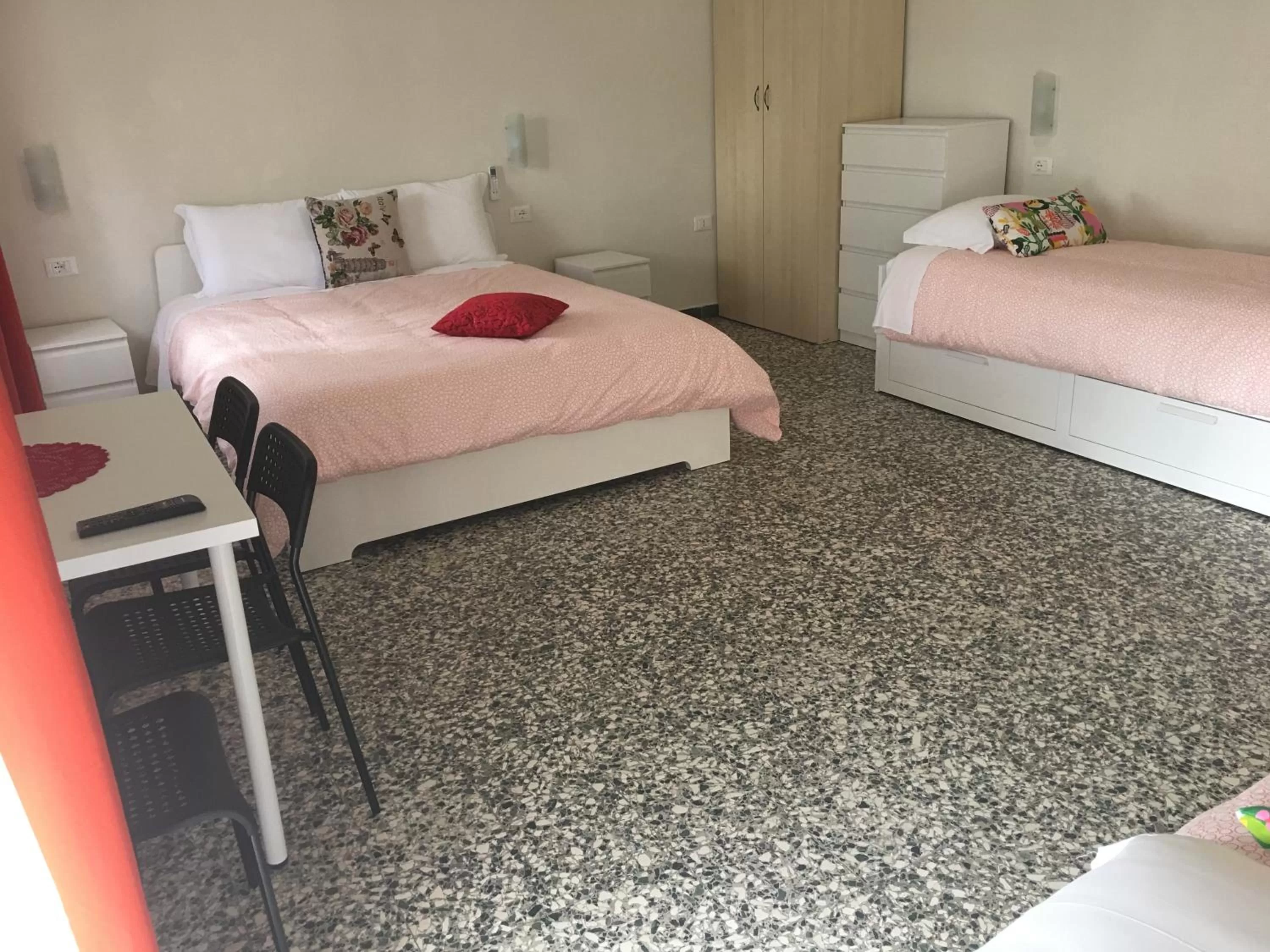 Photo of the whole room, Bed in Aliante B&B