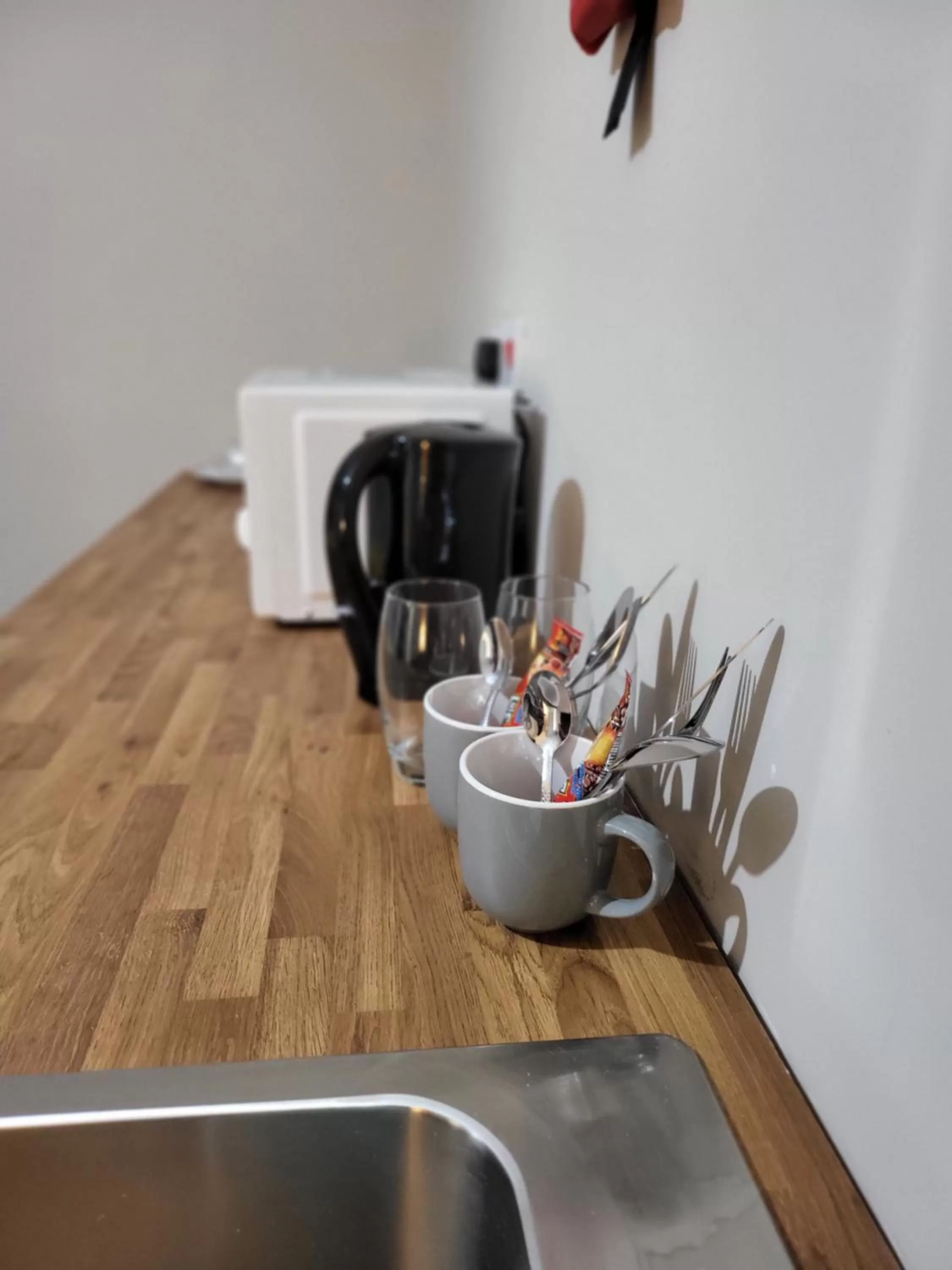 Coffee/tea facilities, Kitchen/Kitchenette in MM Sure Stay Accommodation - NG1