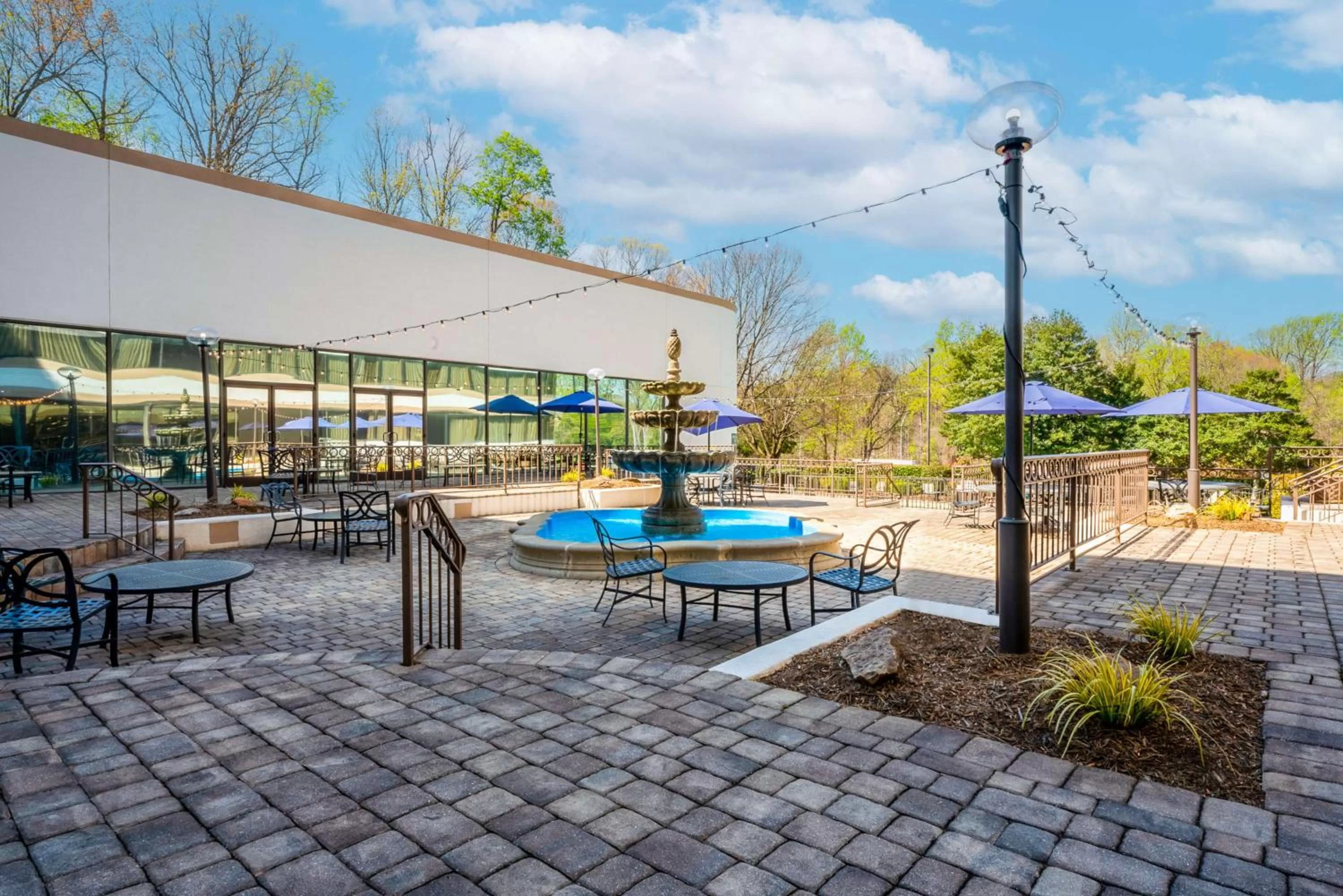 Patio in DoubleTree by Hilton South Charlotte Tyvola
