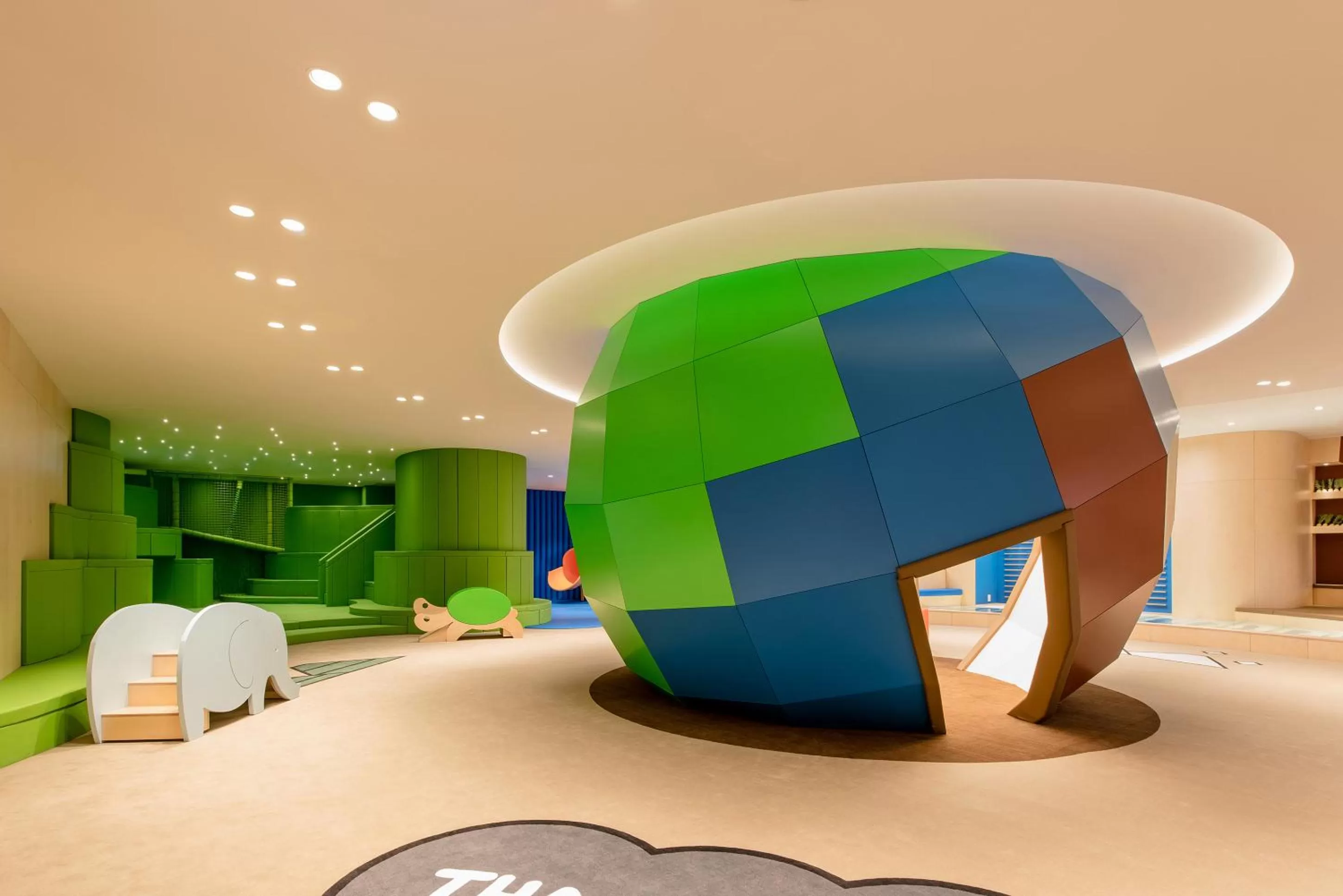 Kids's club in Paradise City