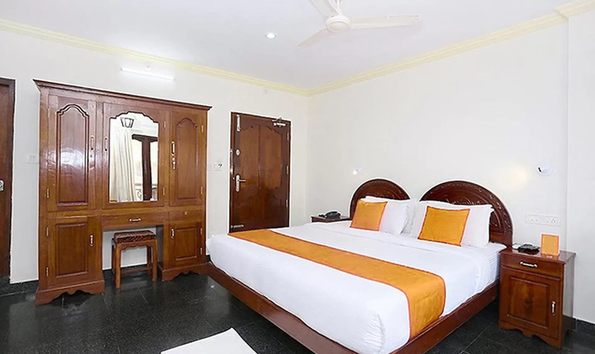 Seating area, Bed in FabHotel Wateredge Beach Resort - 200m from Samudra Beach Park