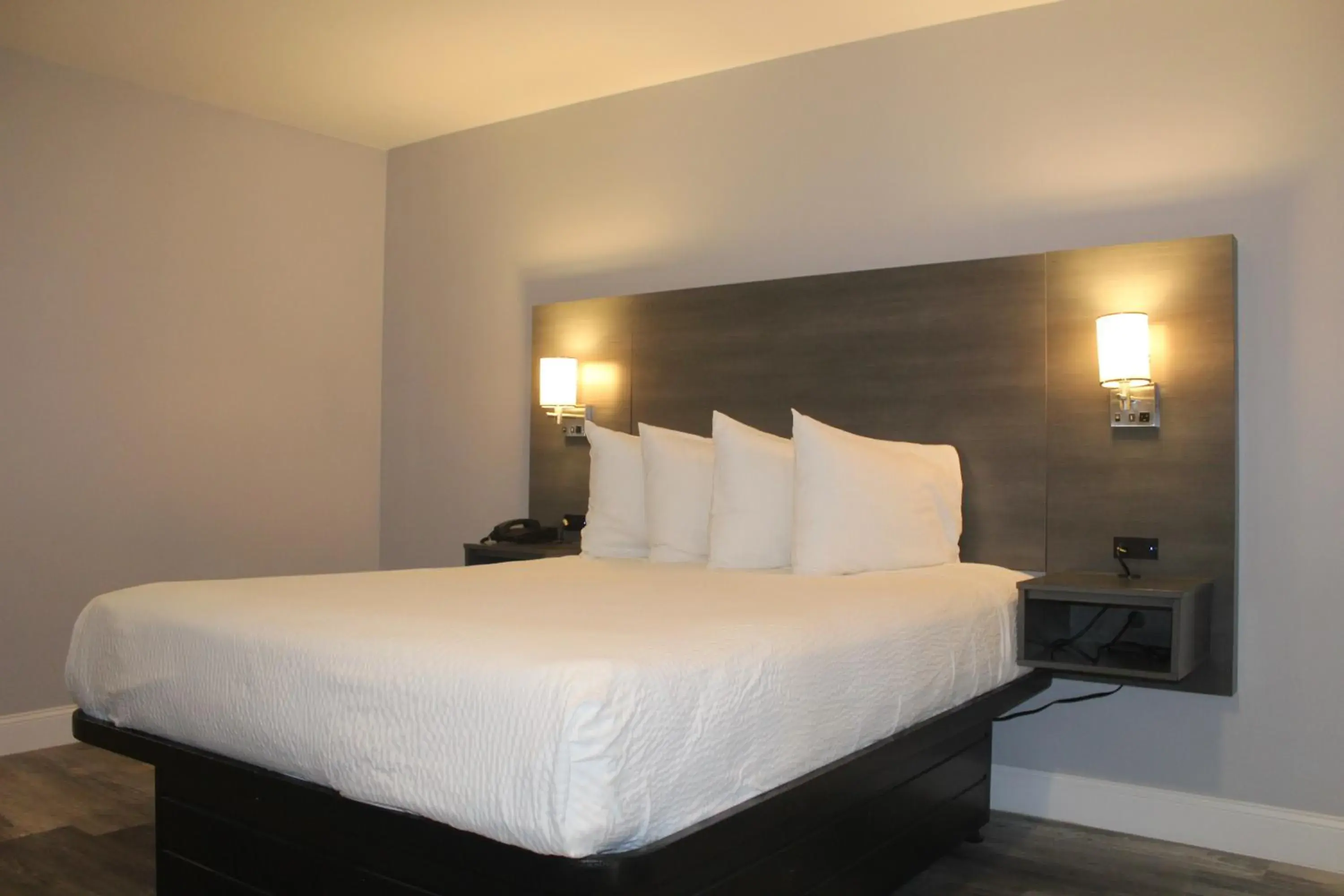 Queen Room - Non-Smoking in Travelodge by Wyndham Fresno Convention Center Area Queen Room - Non-Smoking in Travelodge by Wyndham Fresno Convention Center Area