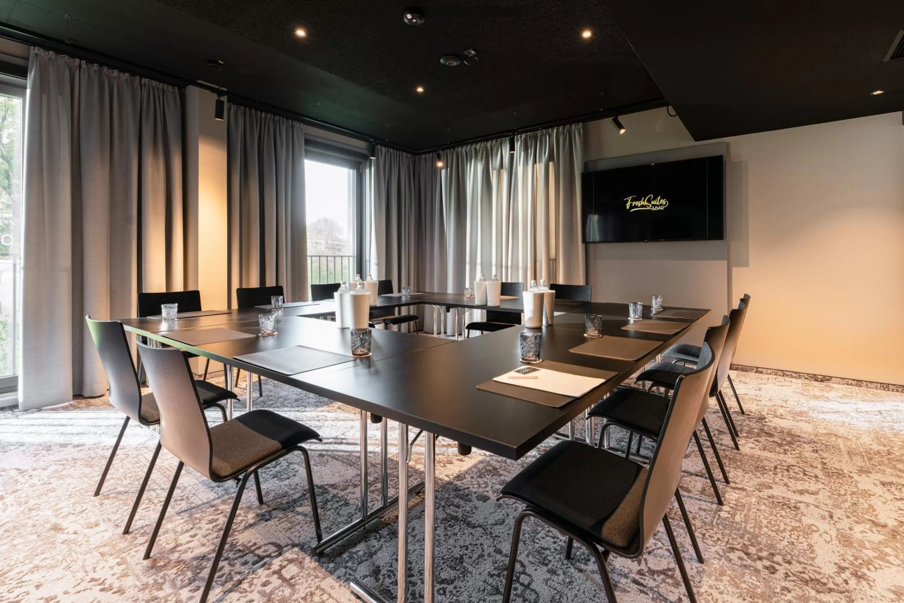 Property building in FreshSuites & Bar