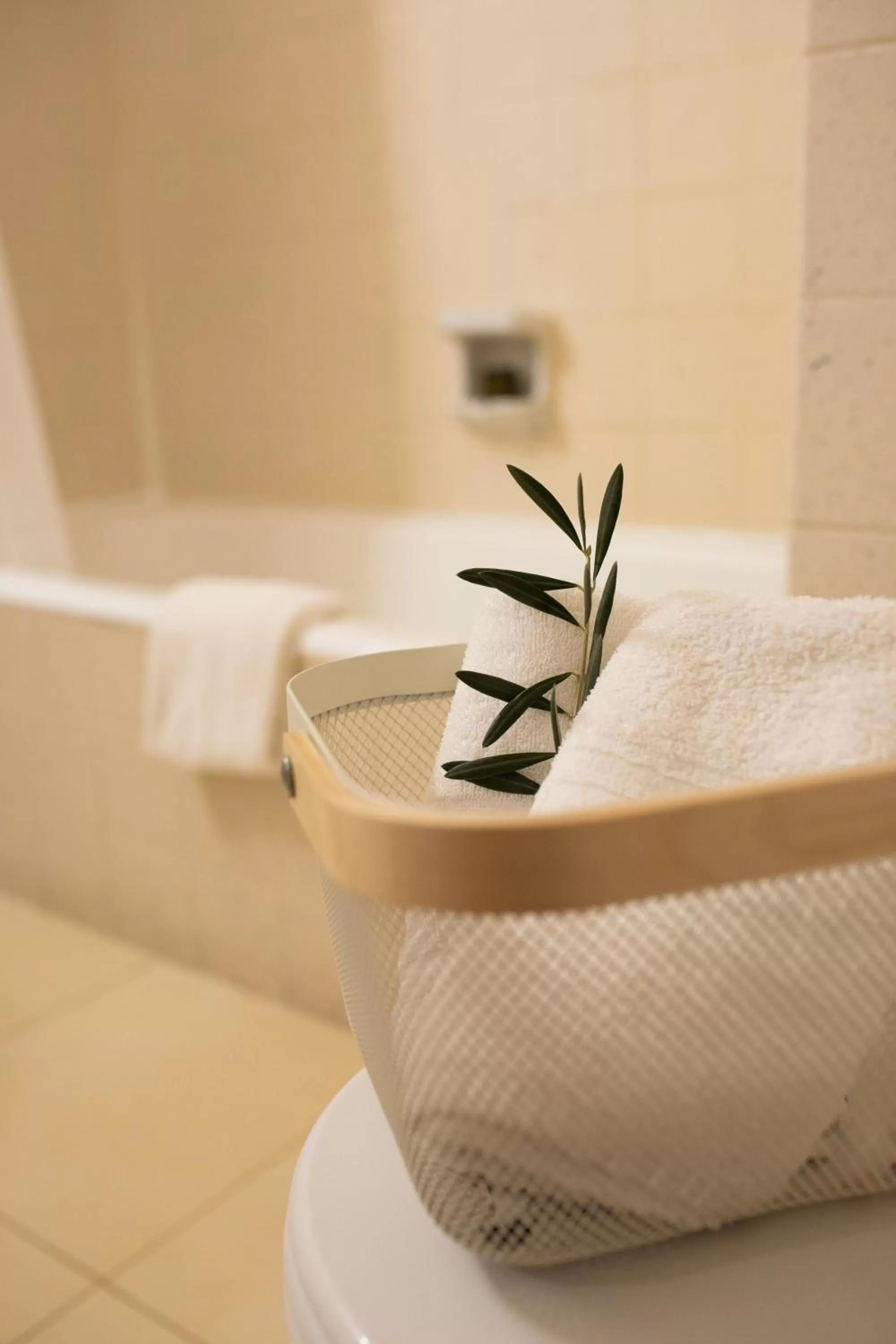 Bathroom in Hotel Roger de Flor by Seleqtta