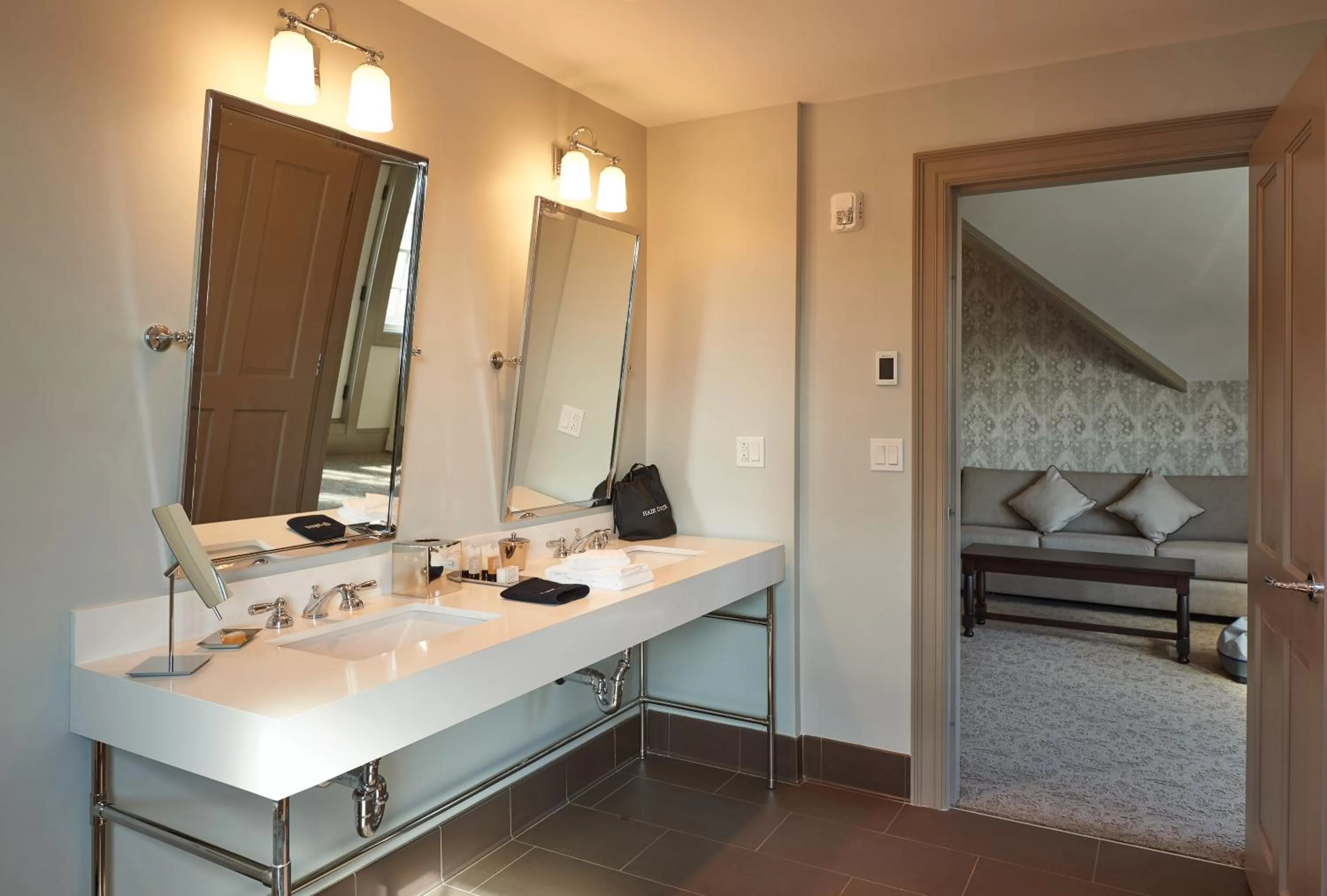 Bathroom, Bed in The Groton Inn