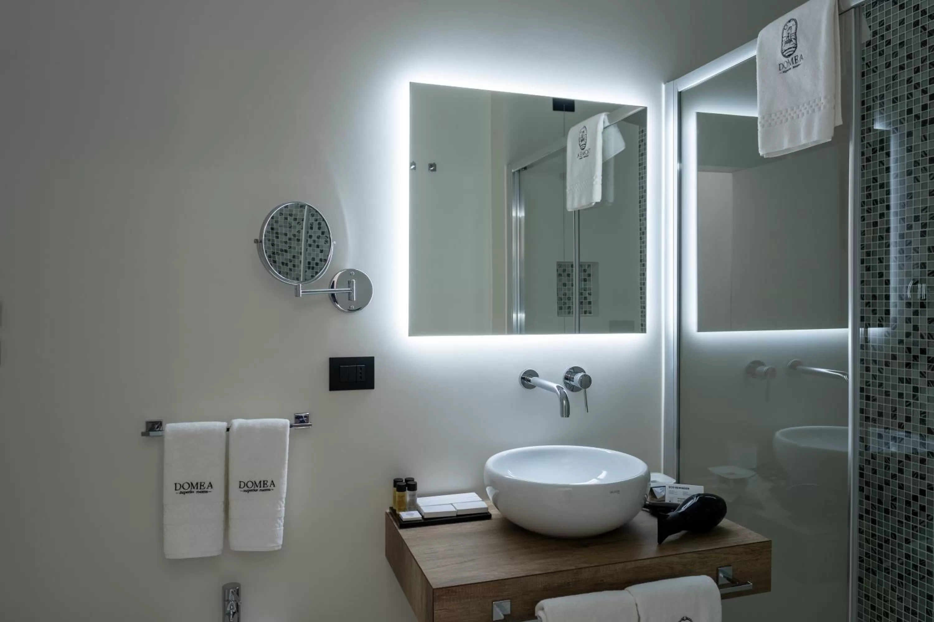 Shower, Bathroom in Domea Superior Rooms Bed and Breakfast