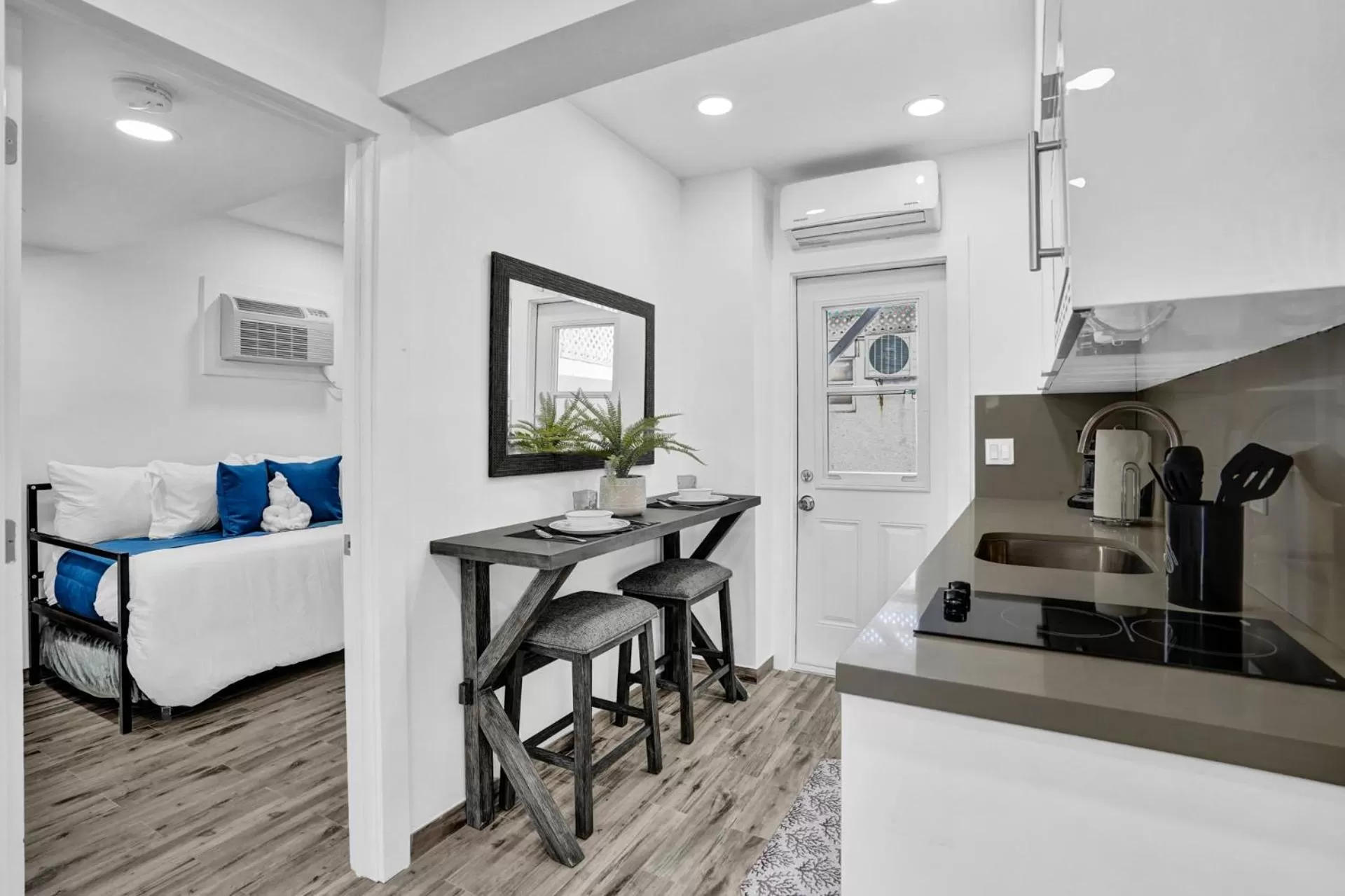 Other, Bed in Fillmore Suits