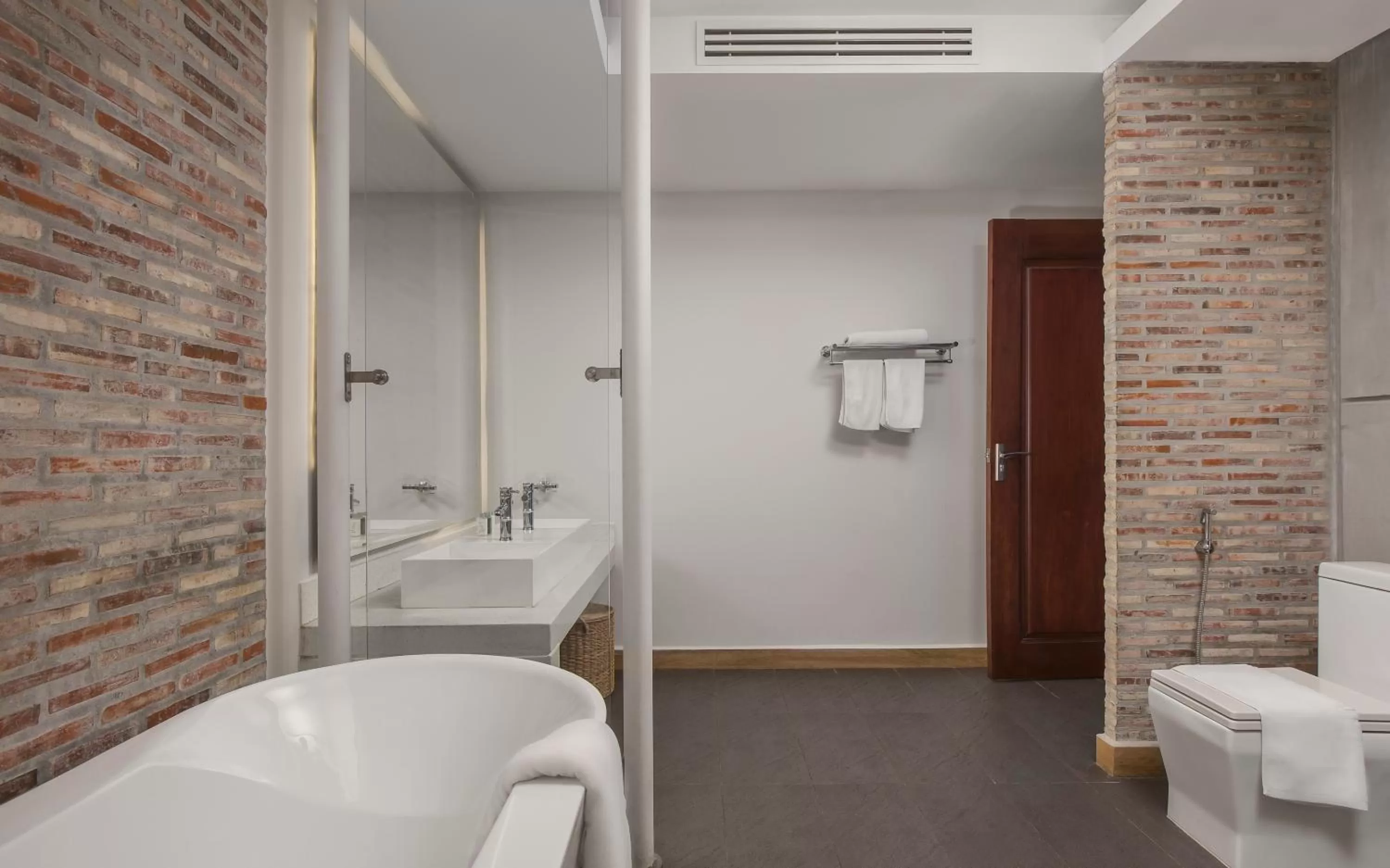 Shower, Bathroom in Sovanna Hotel