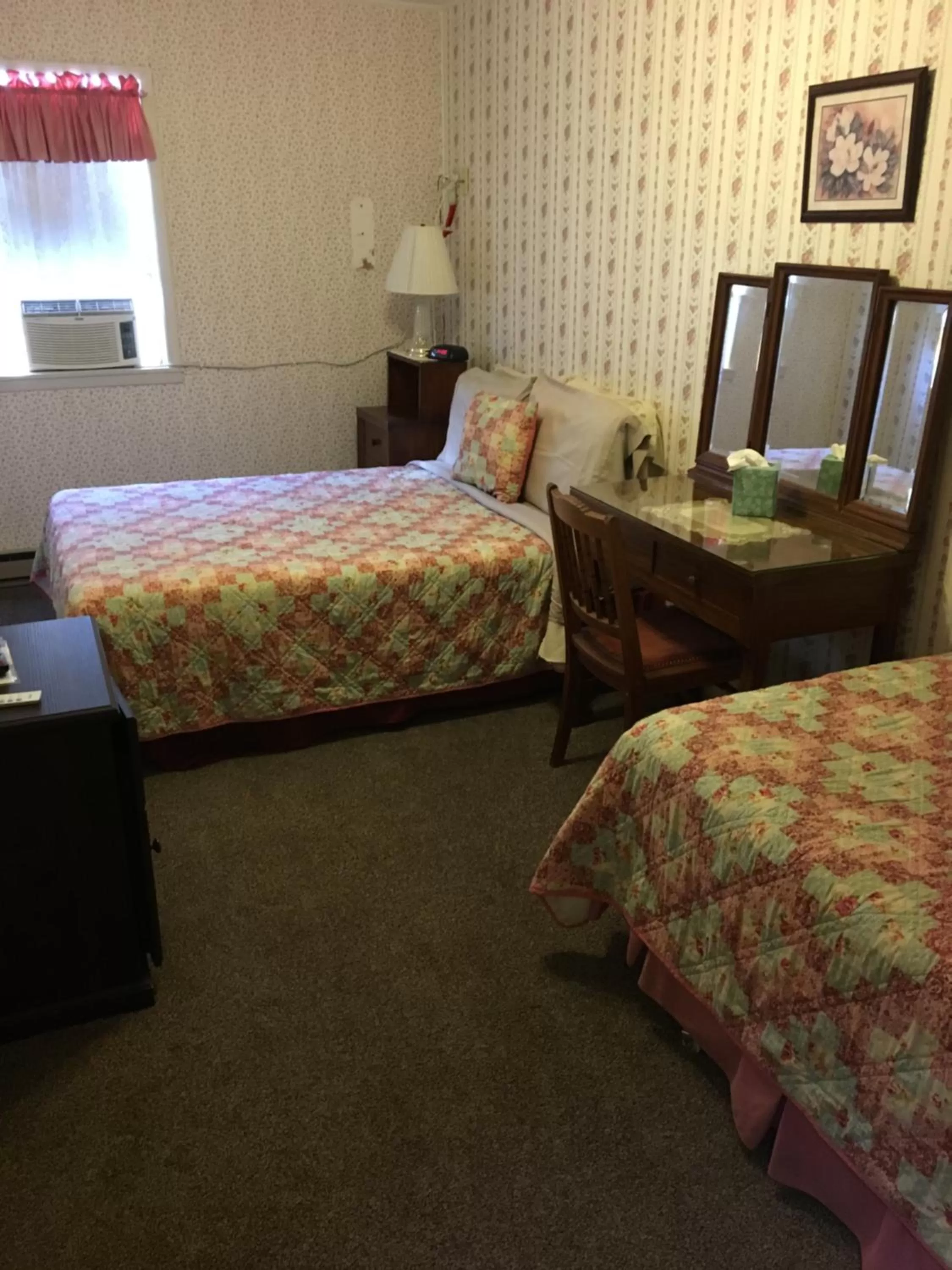 Bed in The Courtland Hotel & Spa