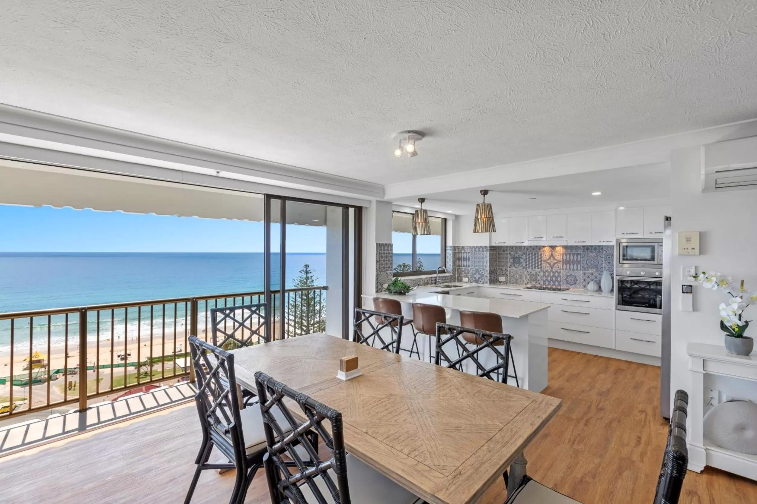 Dining area in De Ville Apartments