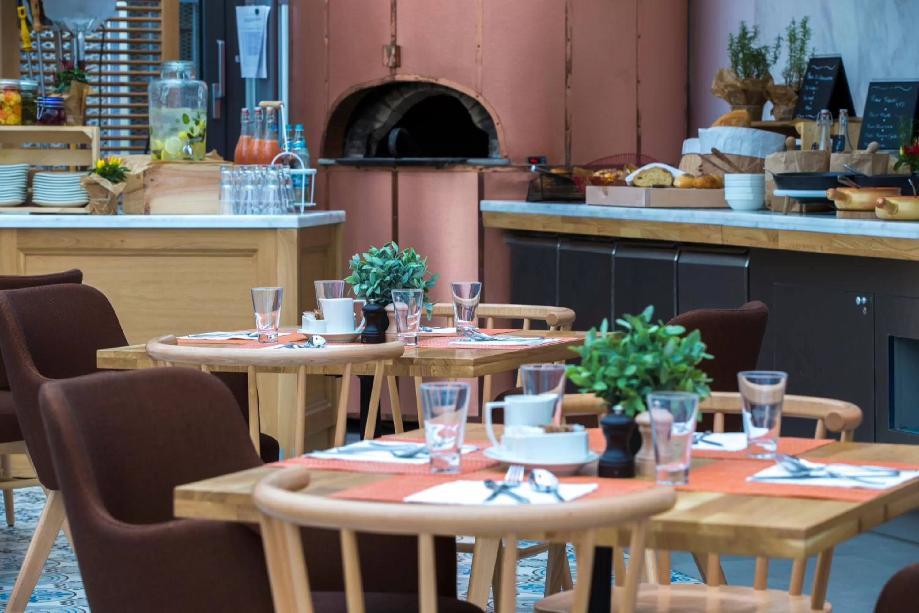 Restaurant/places to eat in Park Inn by Radisson Bucharest Hotel & Residence