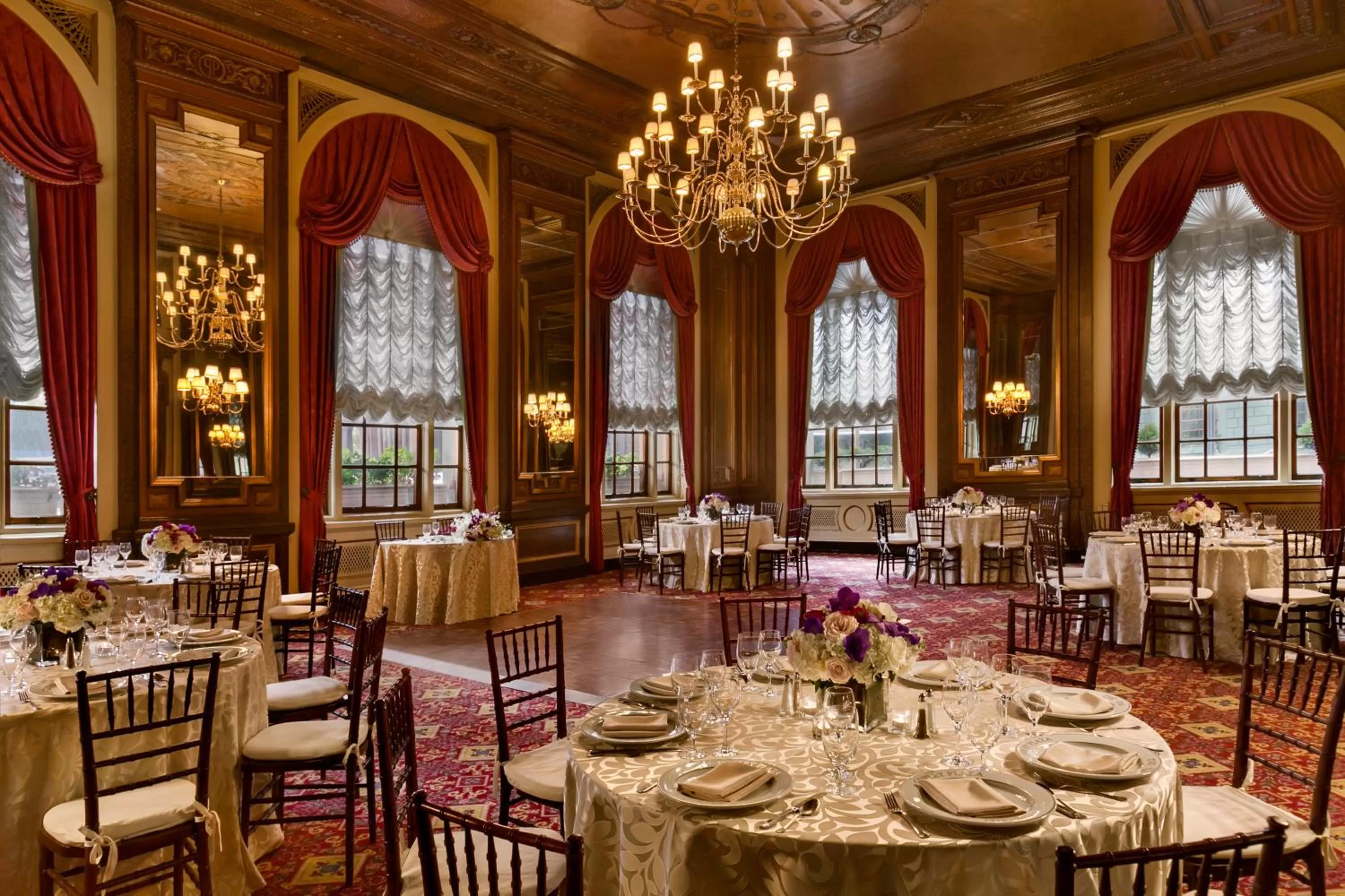 Restaurant/places to eat in Fairmont Copley Plaza