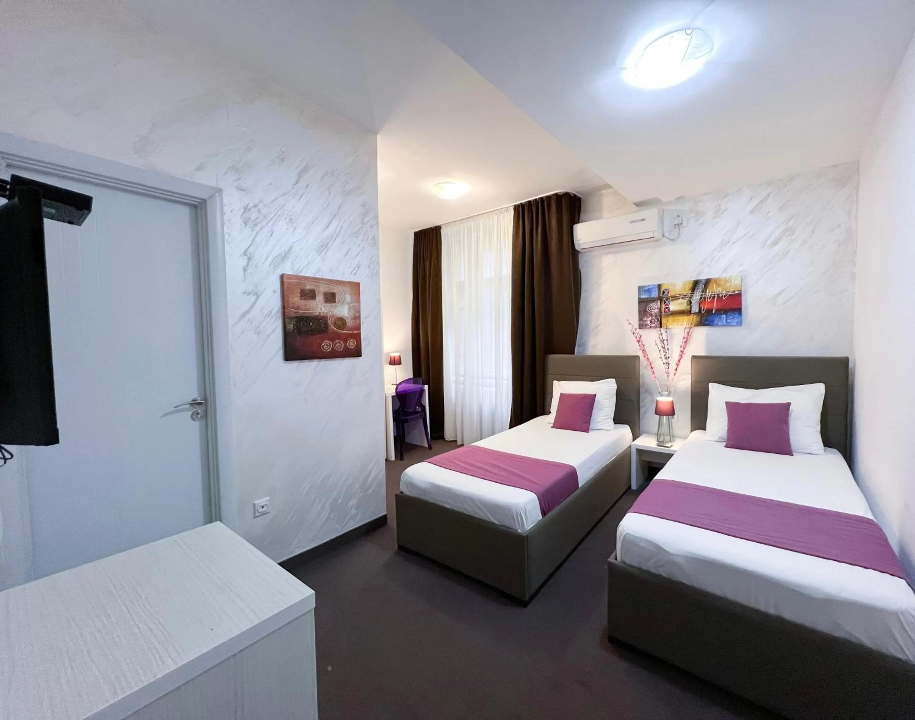 Photo of the whole room in Centar Forever