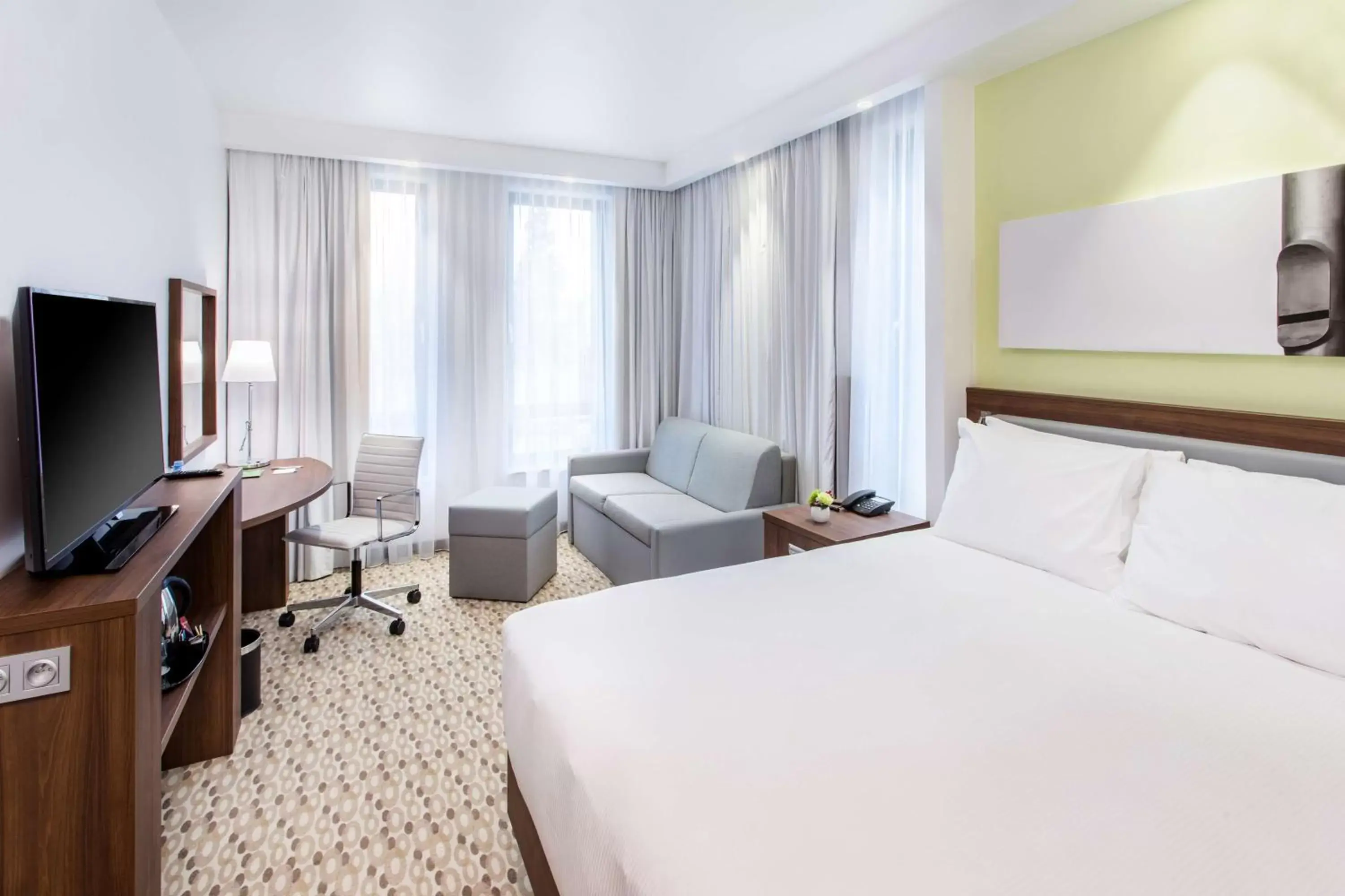 Queen Room with Sofa Bed in Hampton By Hilton Gdansk Oliwa Queen Room with Sofa Bed in Hampton By Hilton Gdansk Oliwa