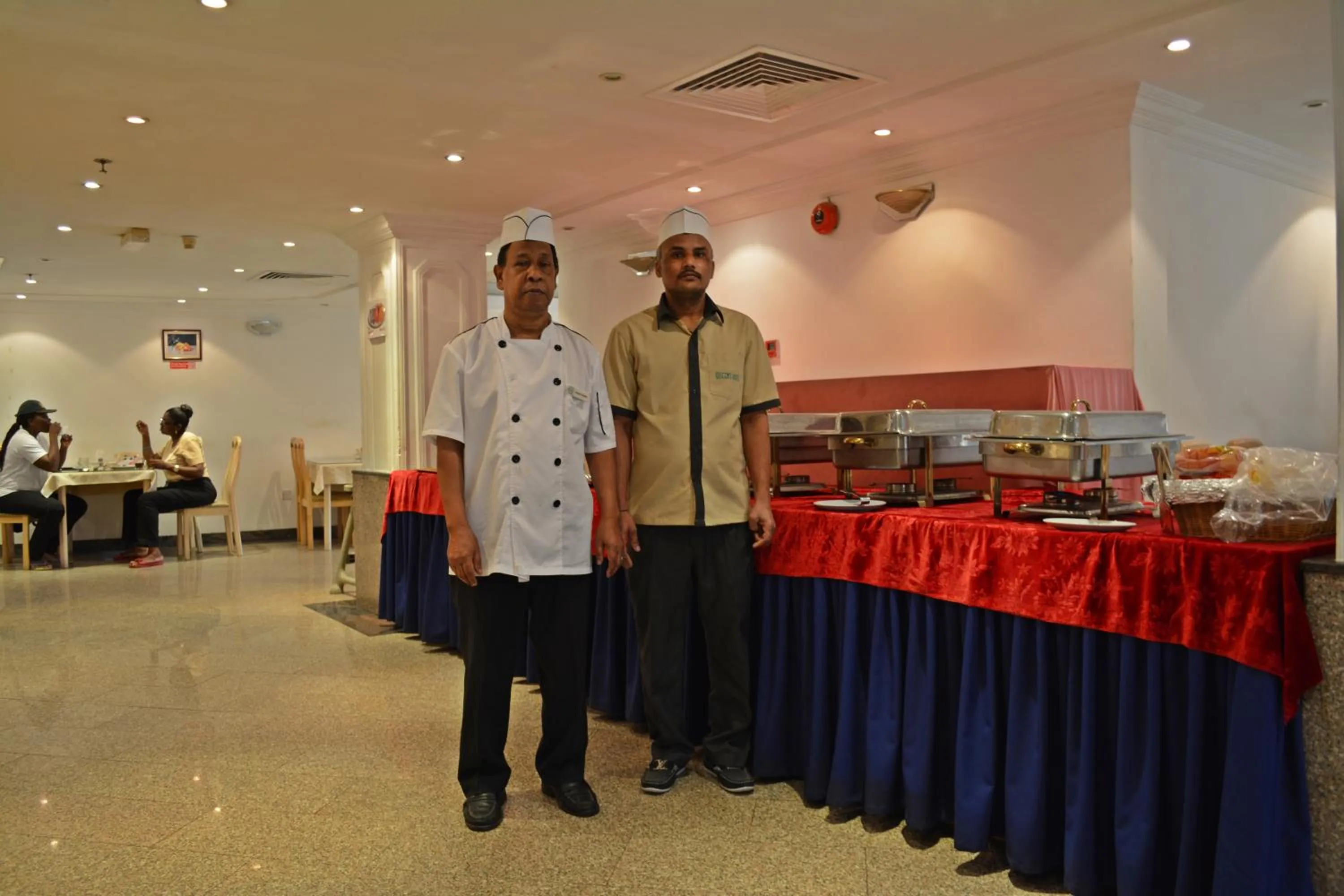 Restaurant/places to eat in Queens Hotel Next Sabkha Bus Station