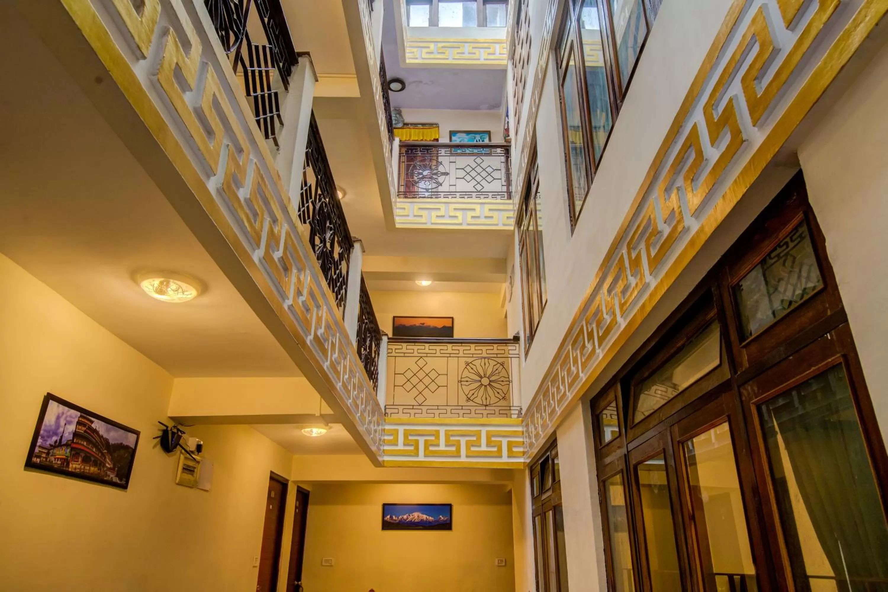 Facade/entrance in Muscatel BhumSang - 200 Mts from Mall Road