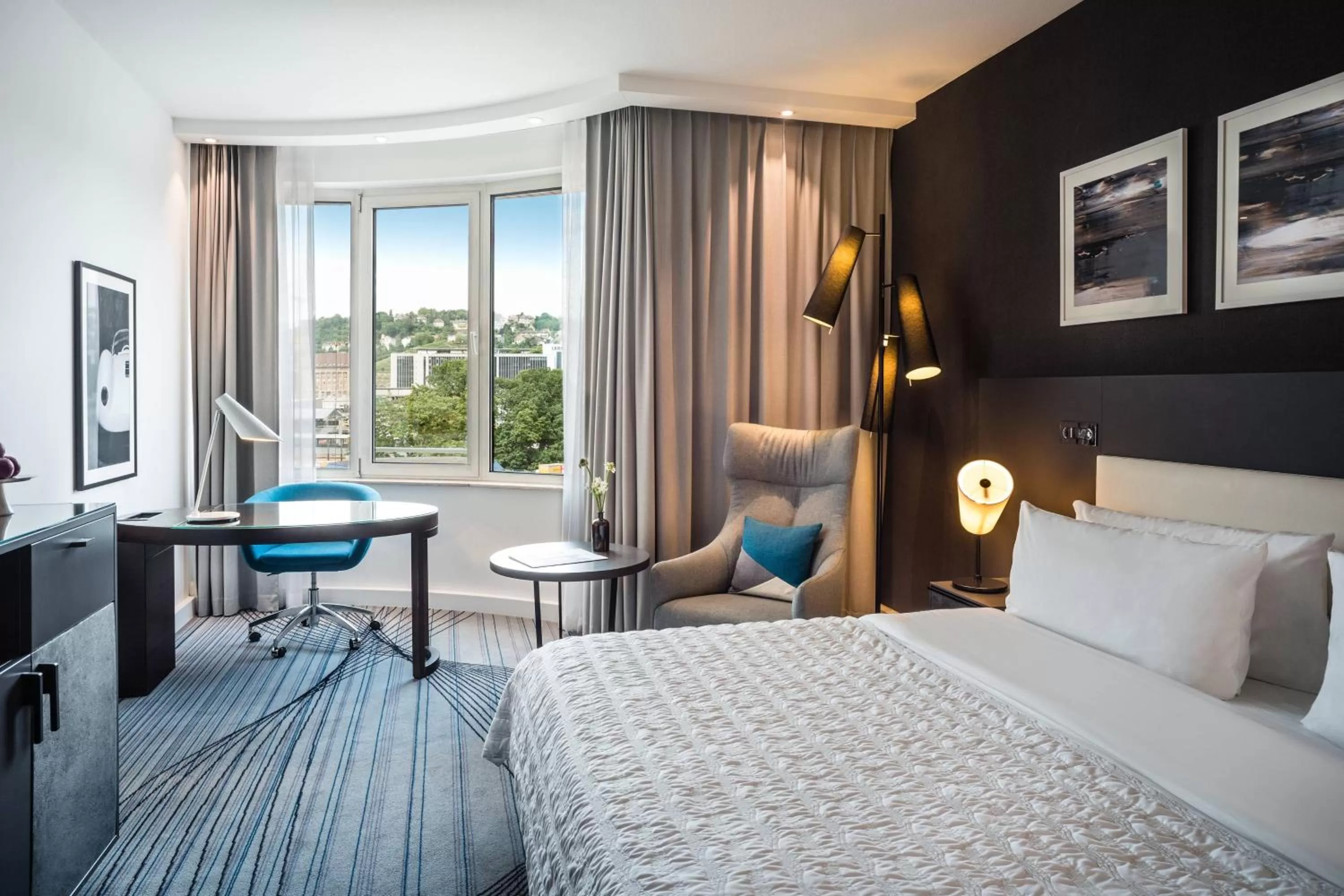 Superior Chic, Guest room, City view in Le Méridien Stuttgart