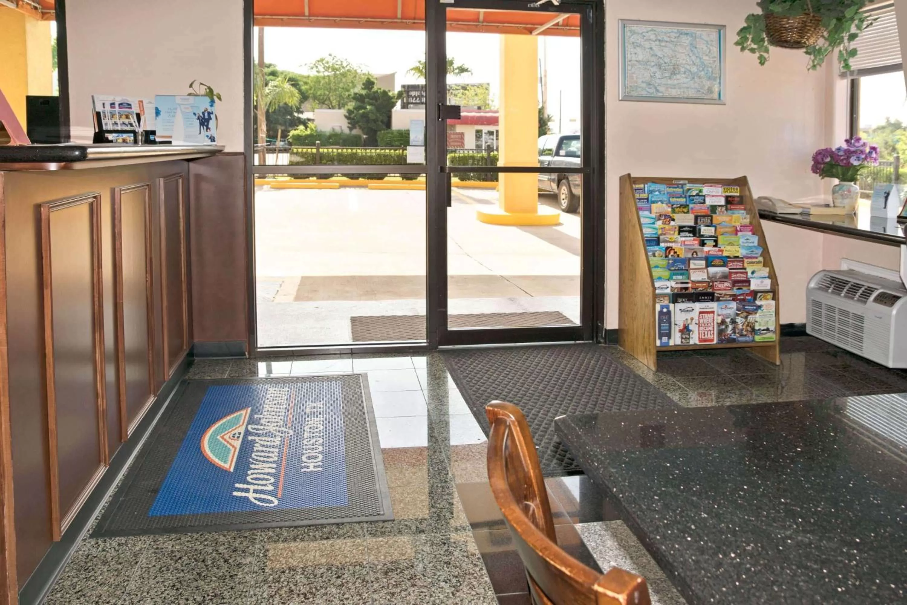 Lobby or reception in Howard Johnson by Wyndham Houston Heights Downtown