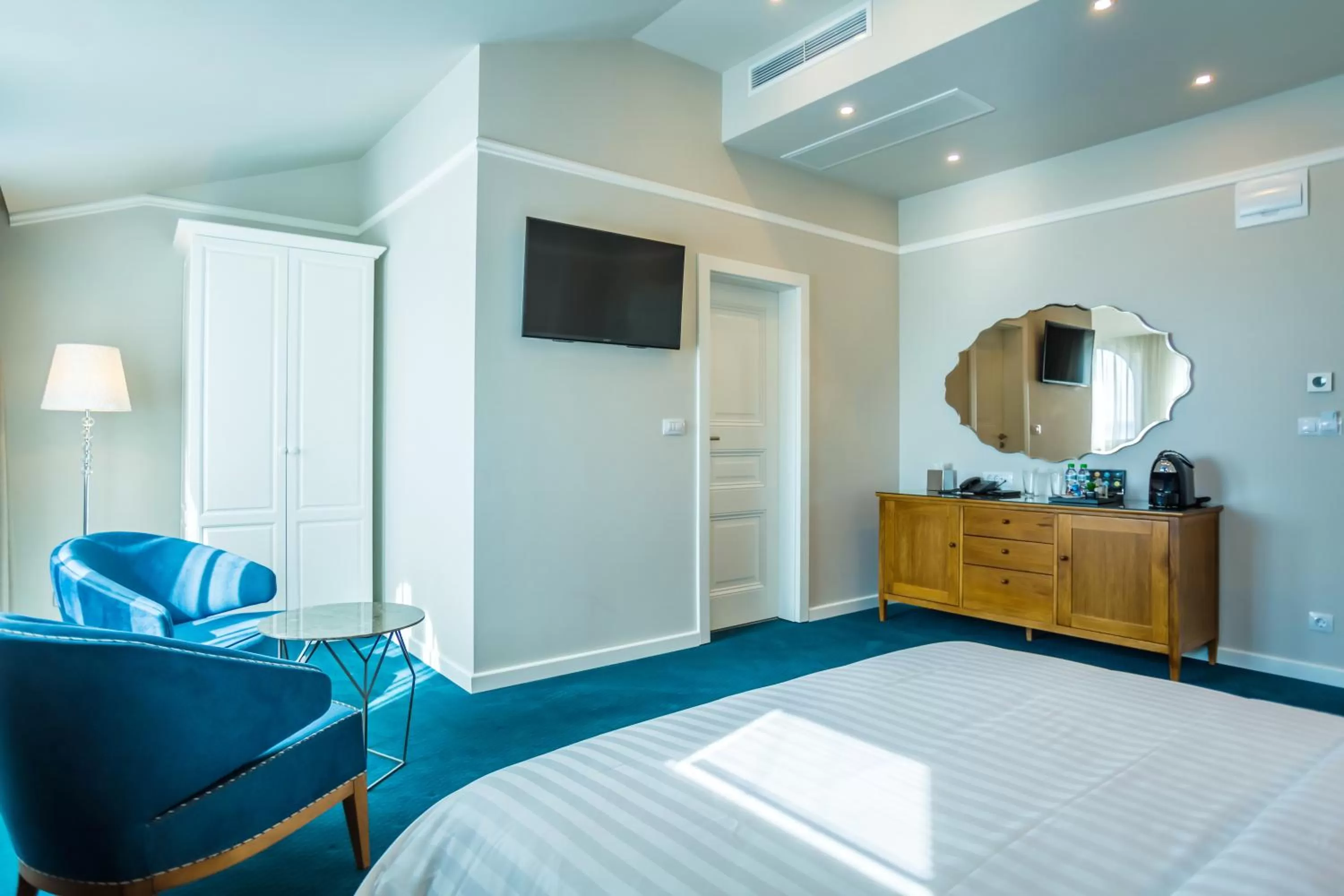 TV and multimedia, Bed in Hotel Residence Promenade