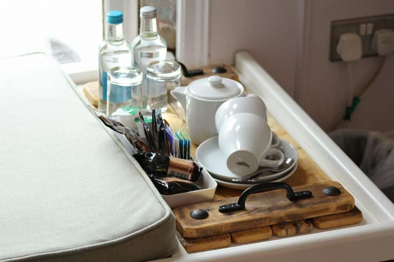 Coffee/tea facilities, Kitchen/Kitchenette in Castle Hotel & Apartments