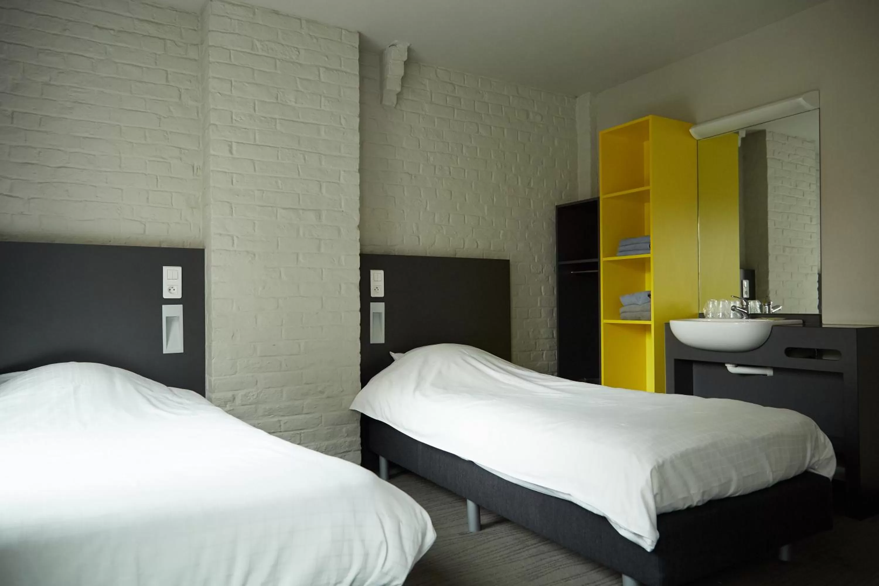 Bedroom, Bed in Focus Budget