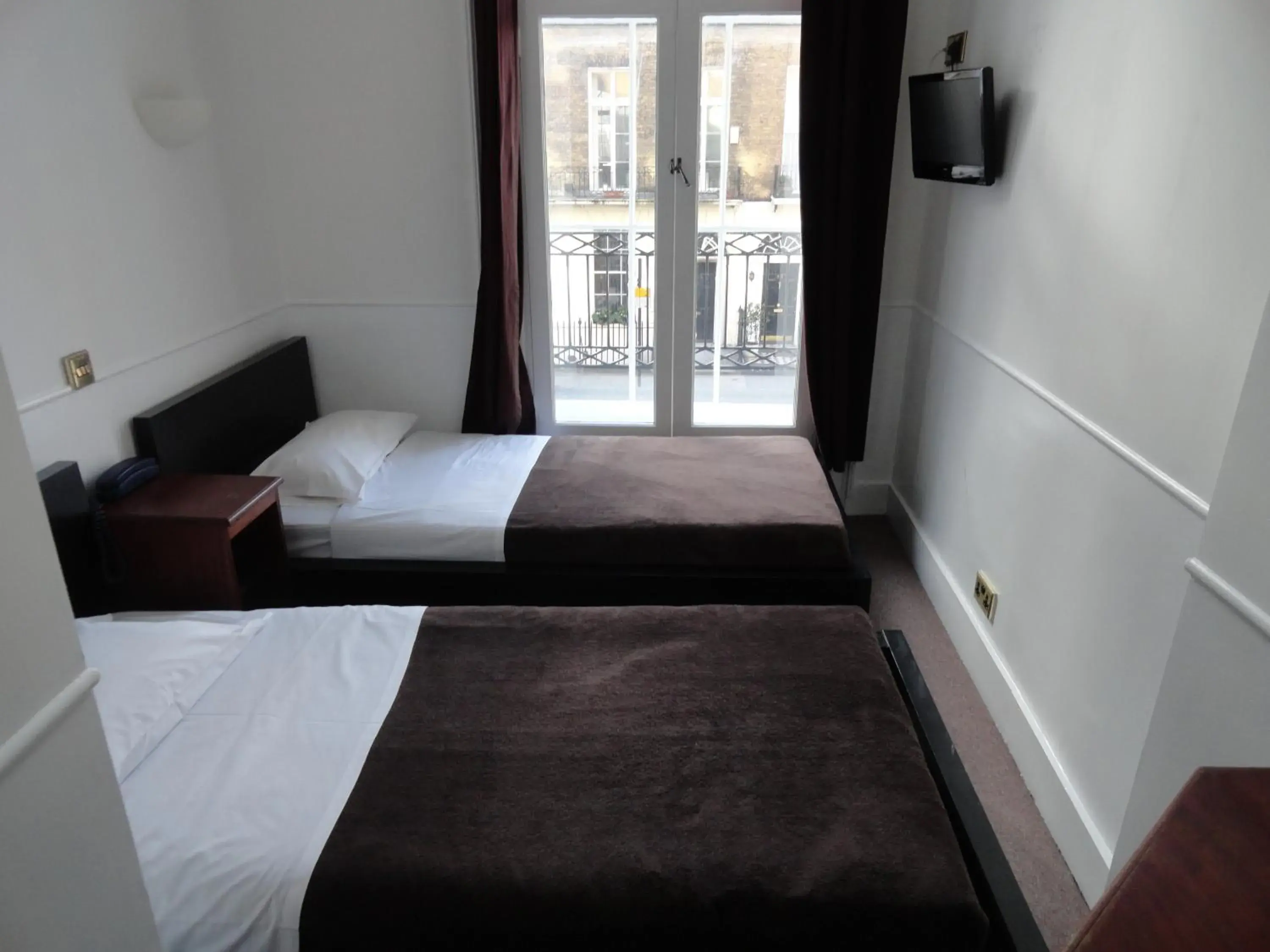 Twin Room in London Continental Hotel Twin Room in London Continental Hotel