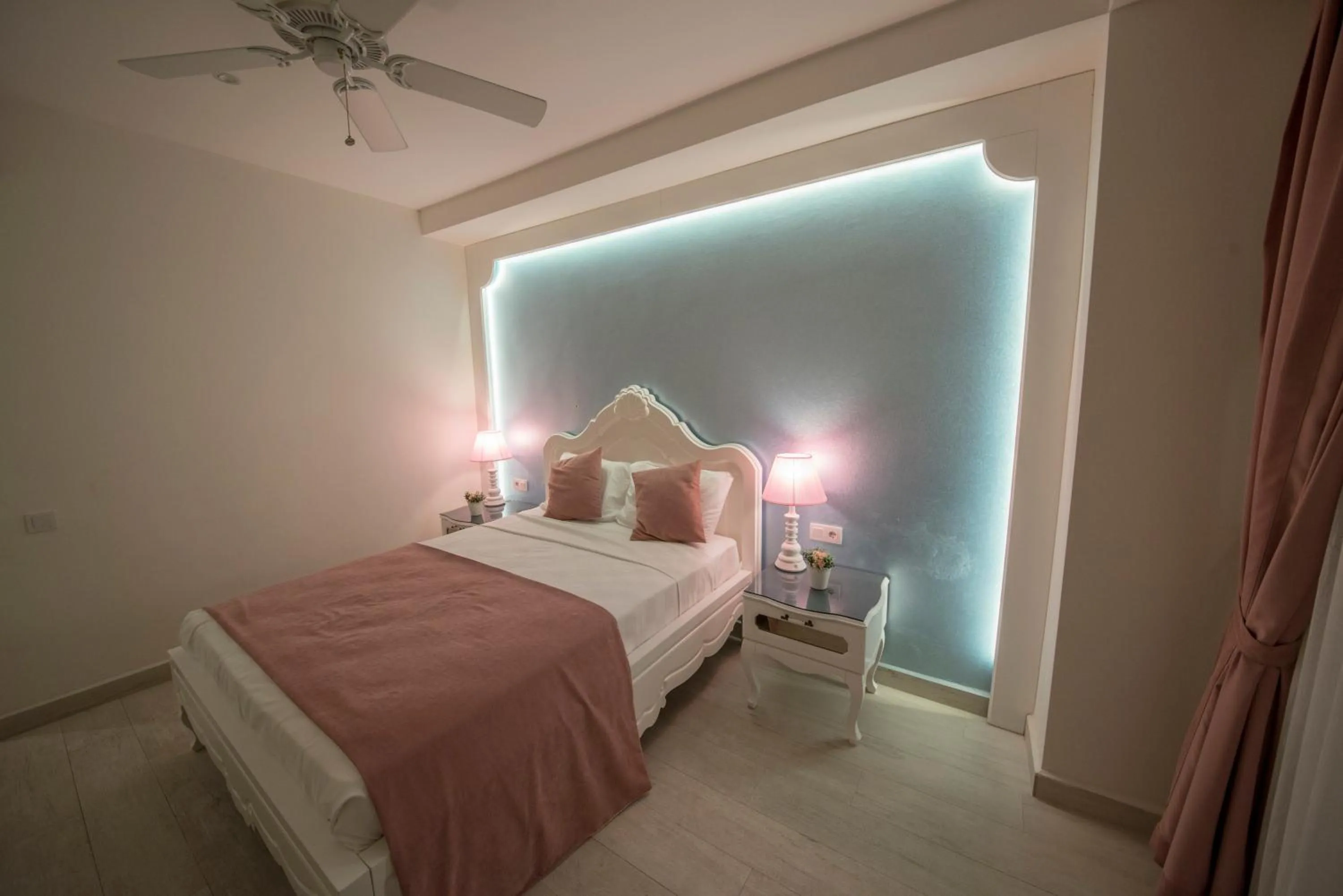 Bed in Montebello Deluxe Hotel