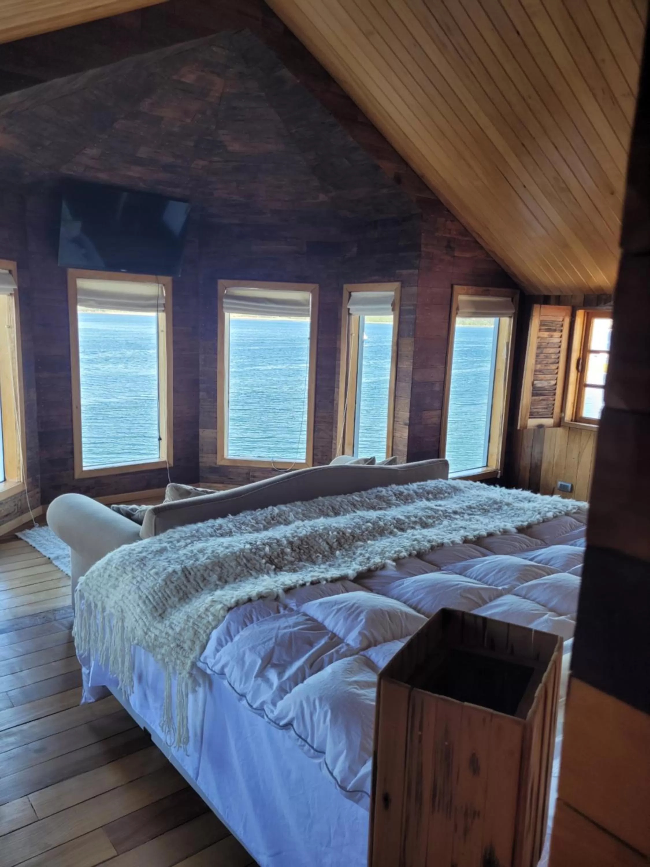 Photo of the whole room, Bed in ALMA CHILOTA