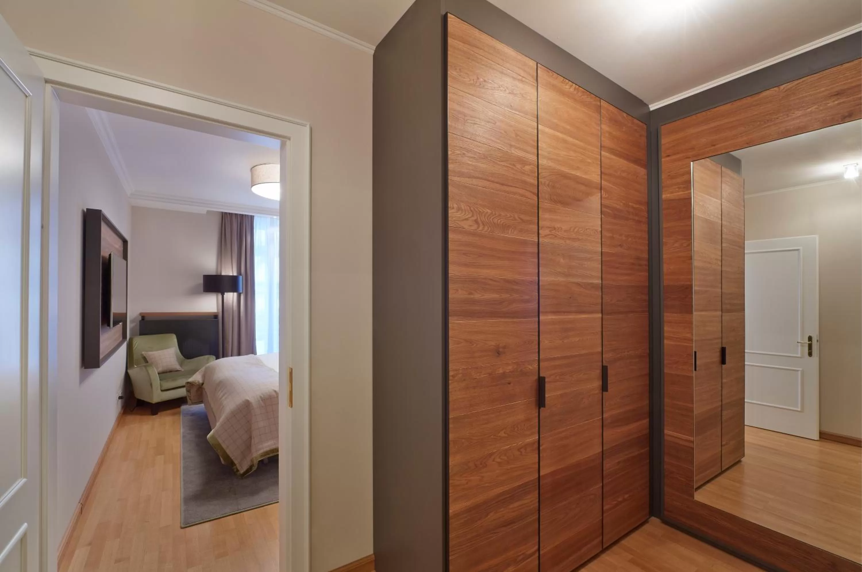 Facade/entrance, Bed in Grand Hotel des Bains Kempinski