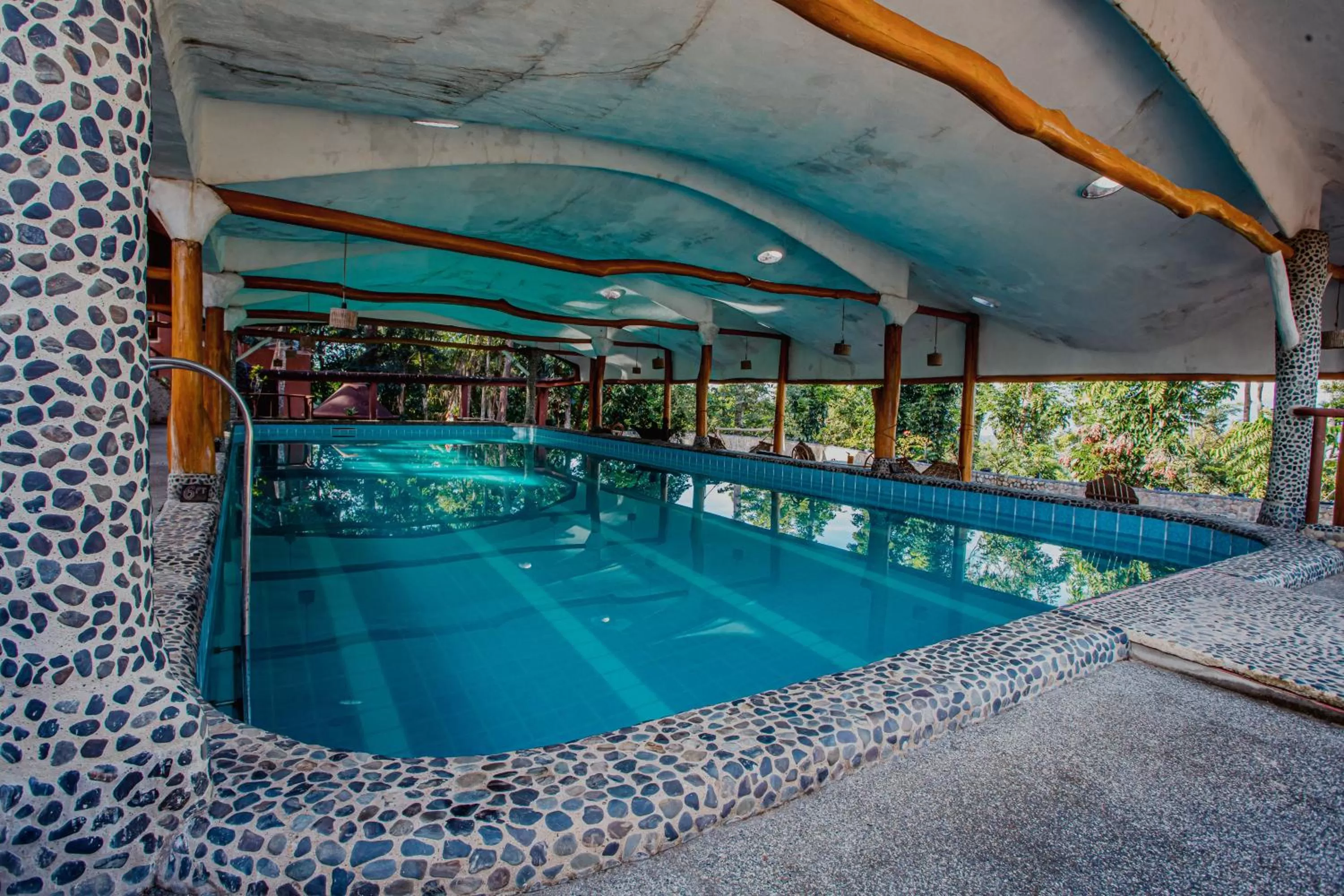 Swimming pool in Atremaru Jungle Retreat
