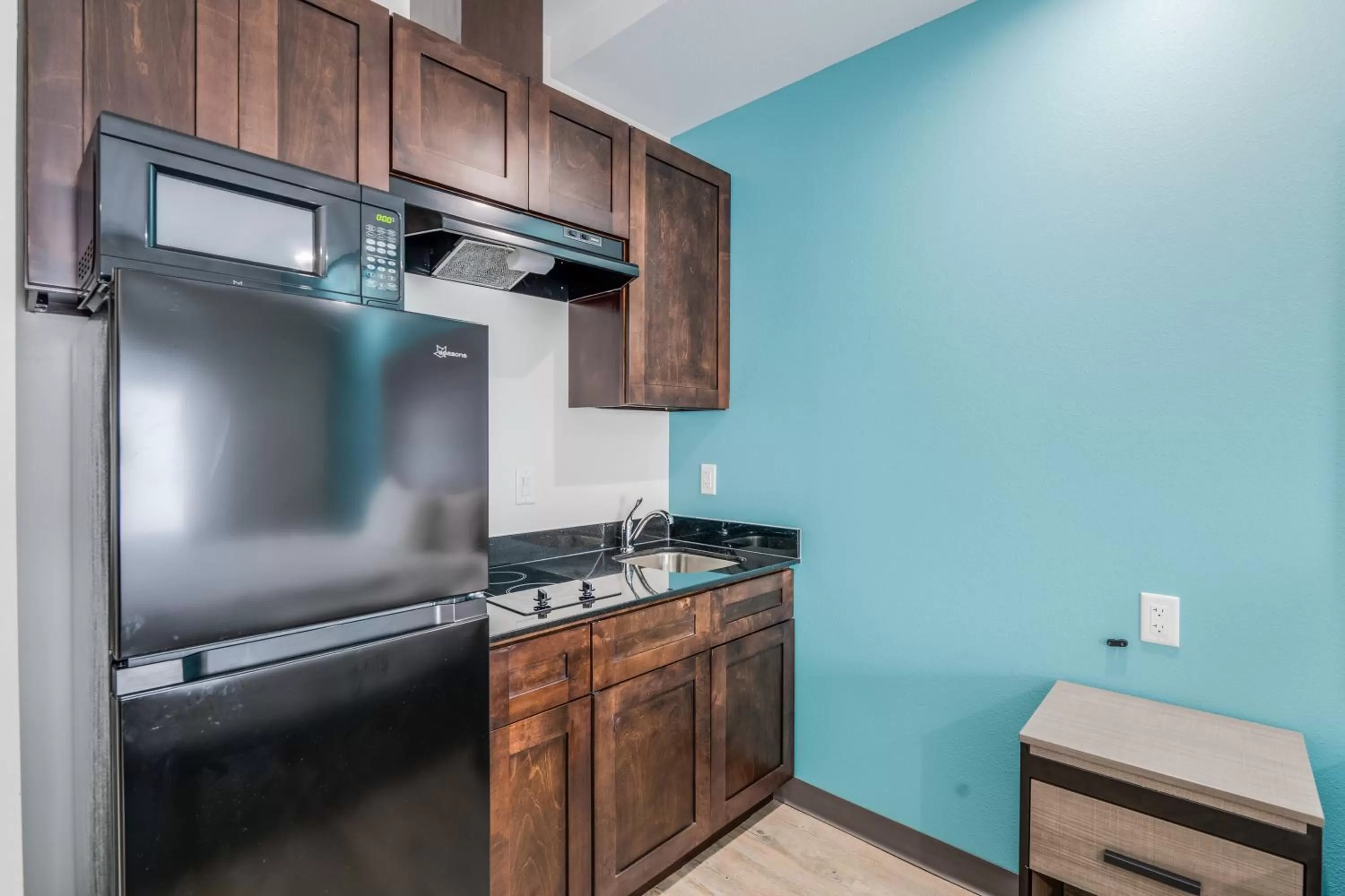 Kitchen or kitchenette in Red Lion Inn & Suites Katy