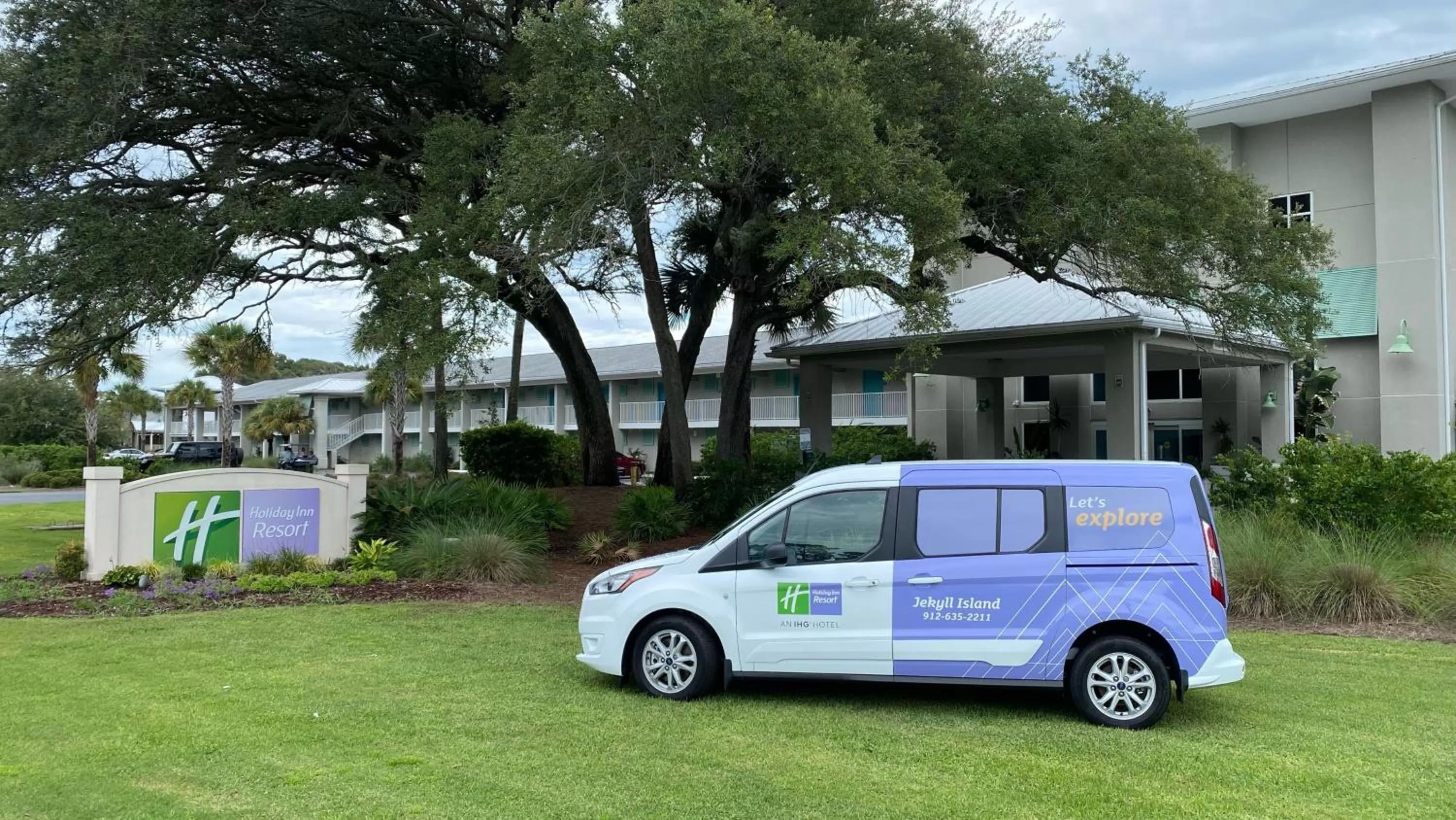 shuttle in Holiday Inn Resort Jekyll Island by IHG