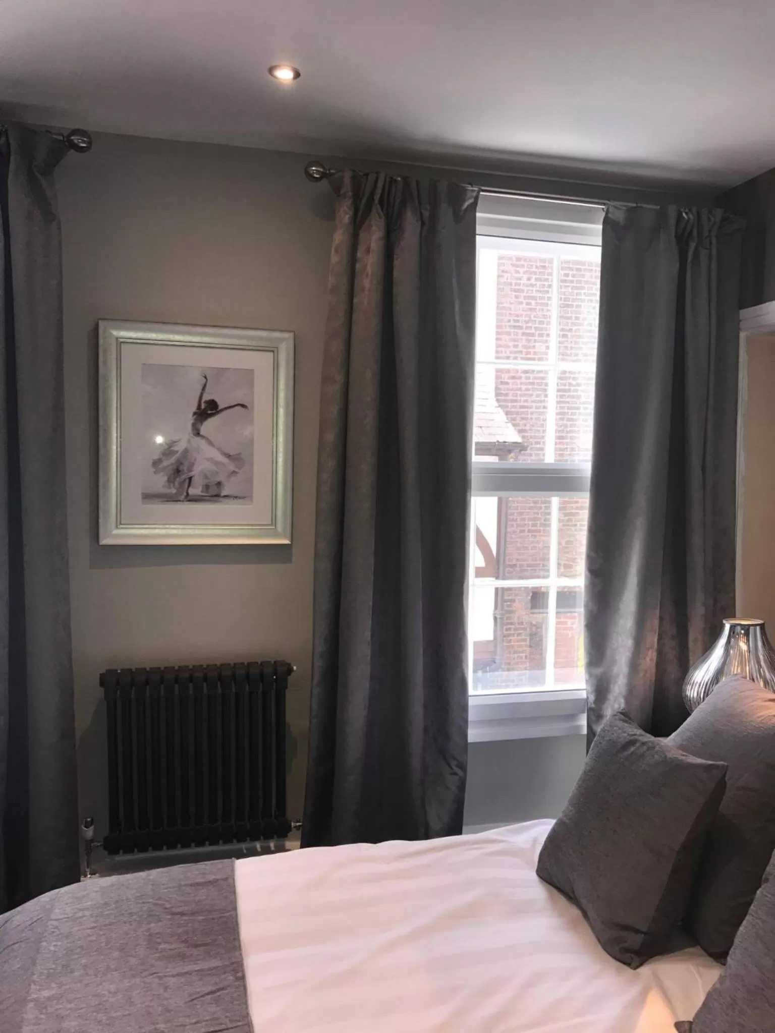 Lil's On The Waterfront