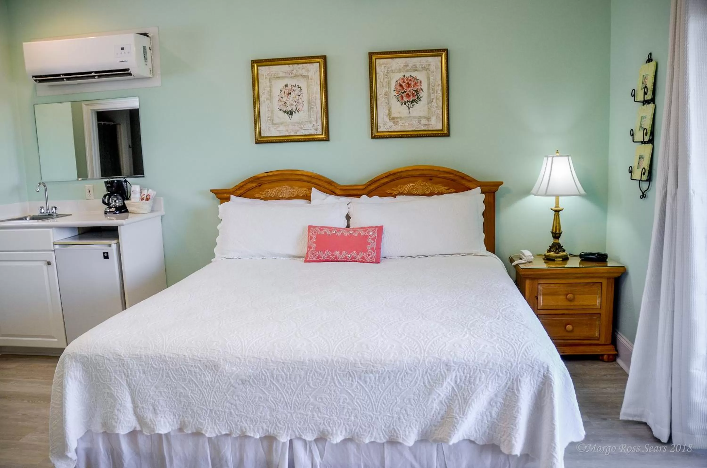 Bed in The Sunset Inn