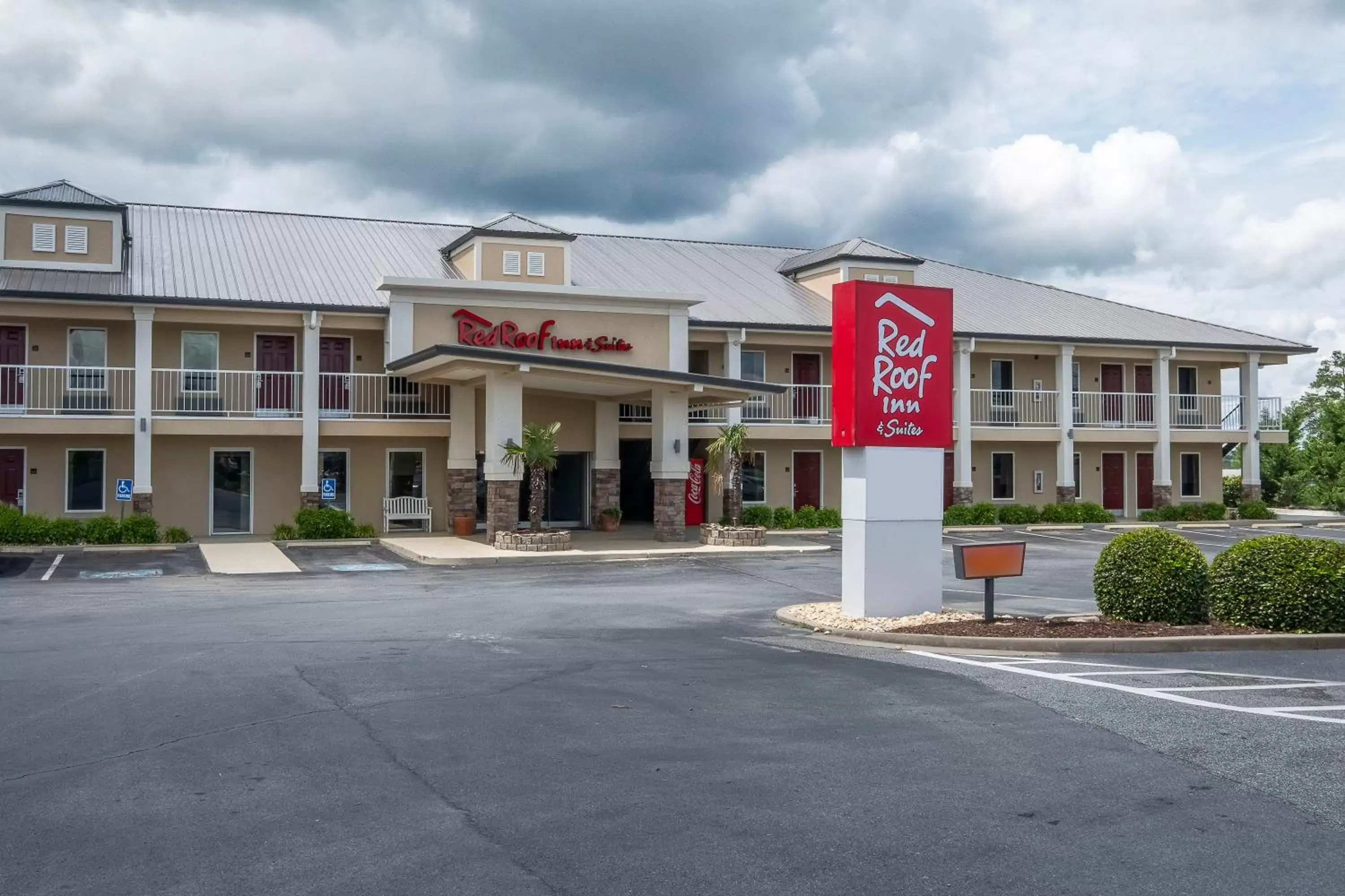 Red Roof Inn & Suites Calhoun Red Roof Inn & Suites Calhoun