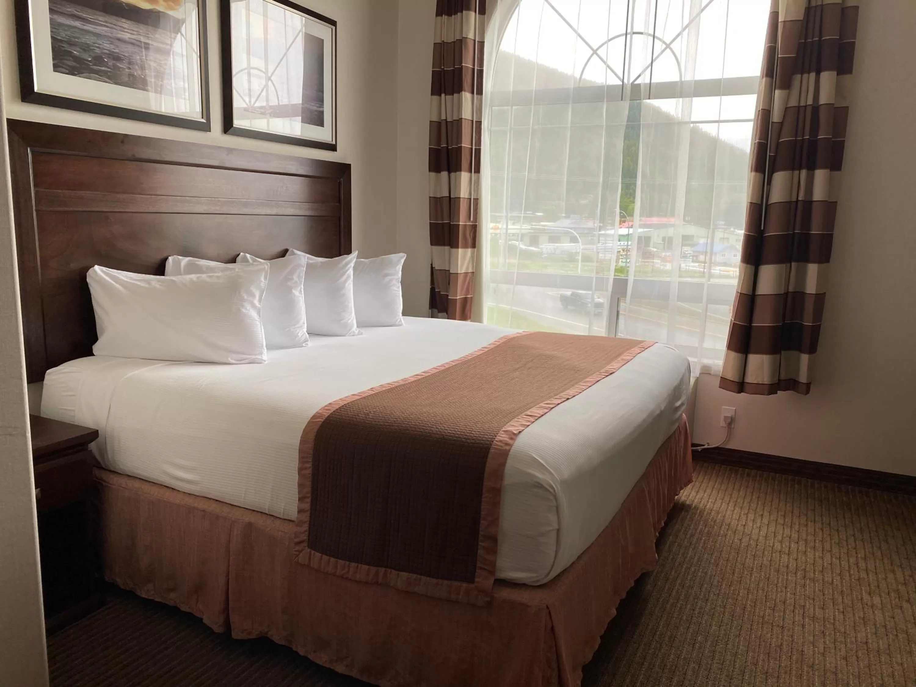 Bed in Ramada by Wyndham Creston