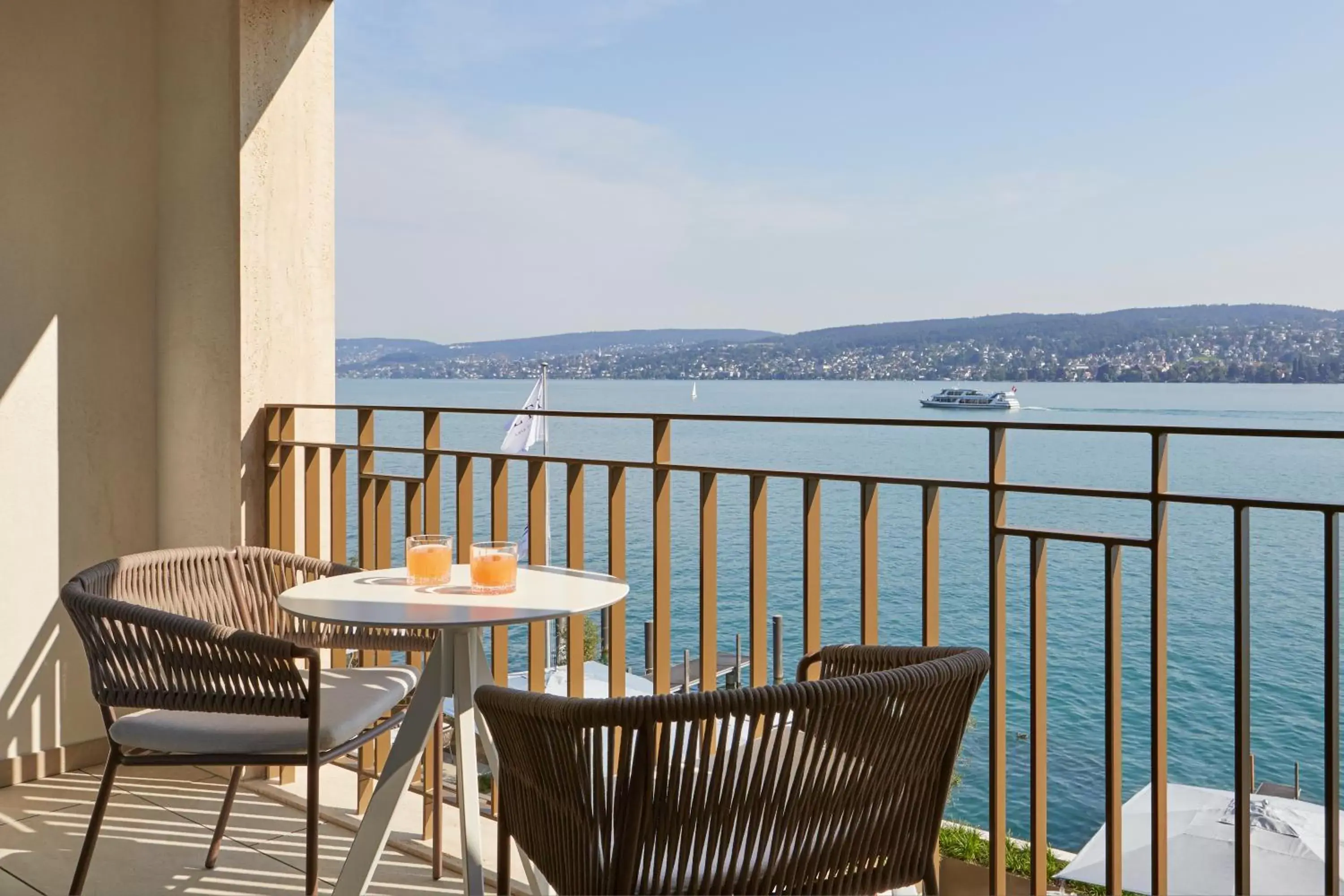 Lakeview Deluxe Studio with Balcony in Alex Lake Zürich Lakeview Deluxe Studio with Balcony in Alex Lake Zürich