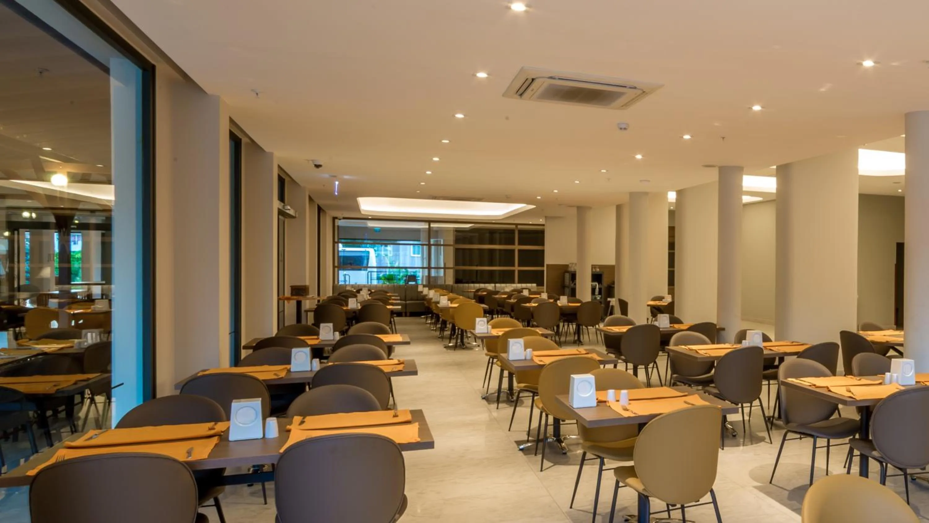 Restaurant/places to eat in Julian Club Hotel