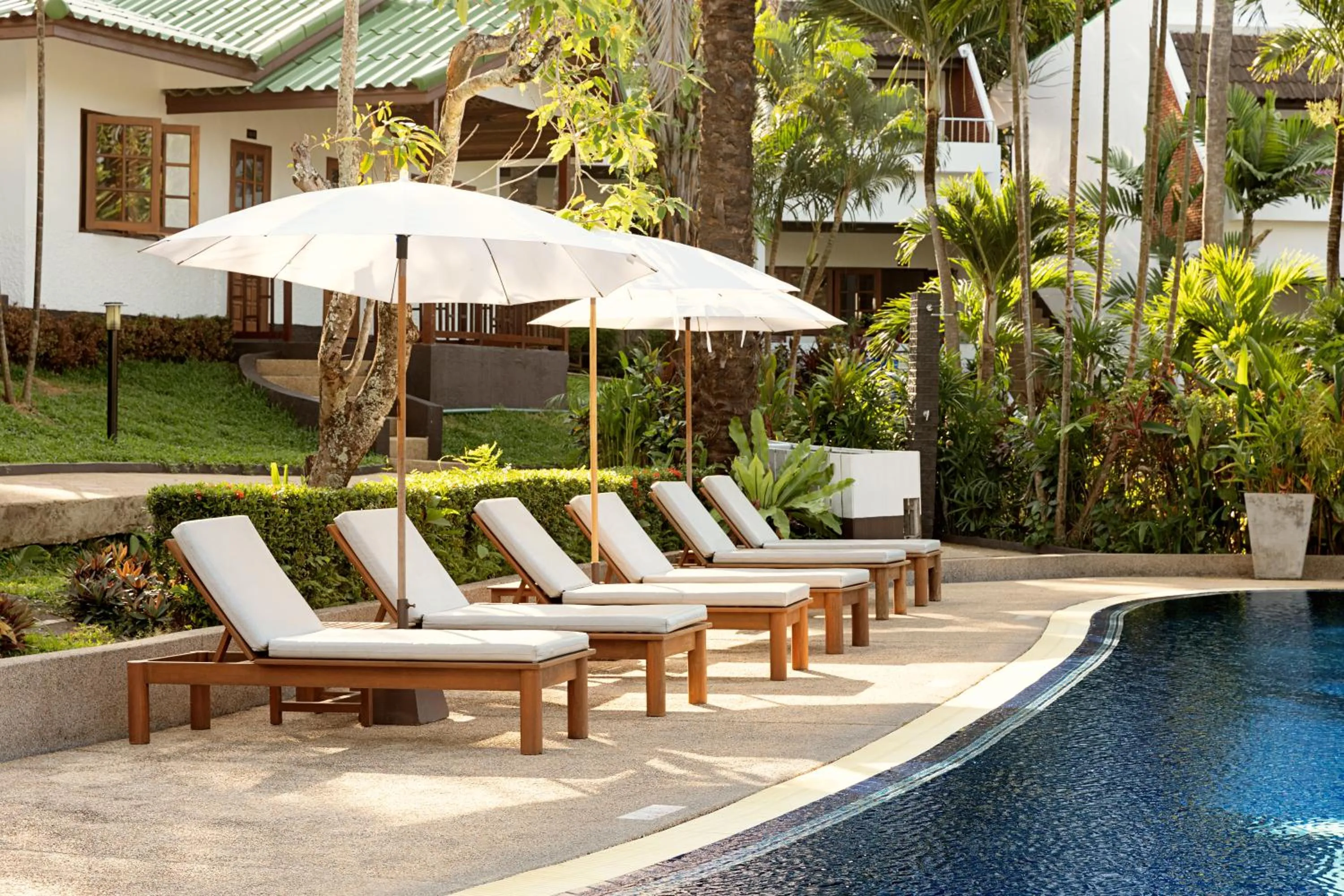 Swimming pool in Best Western Phuket Ocean Resort