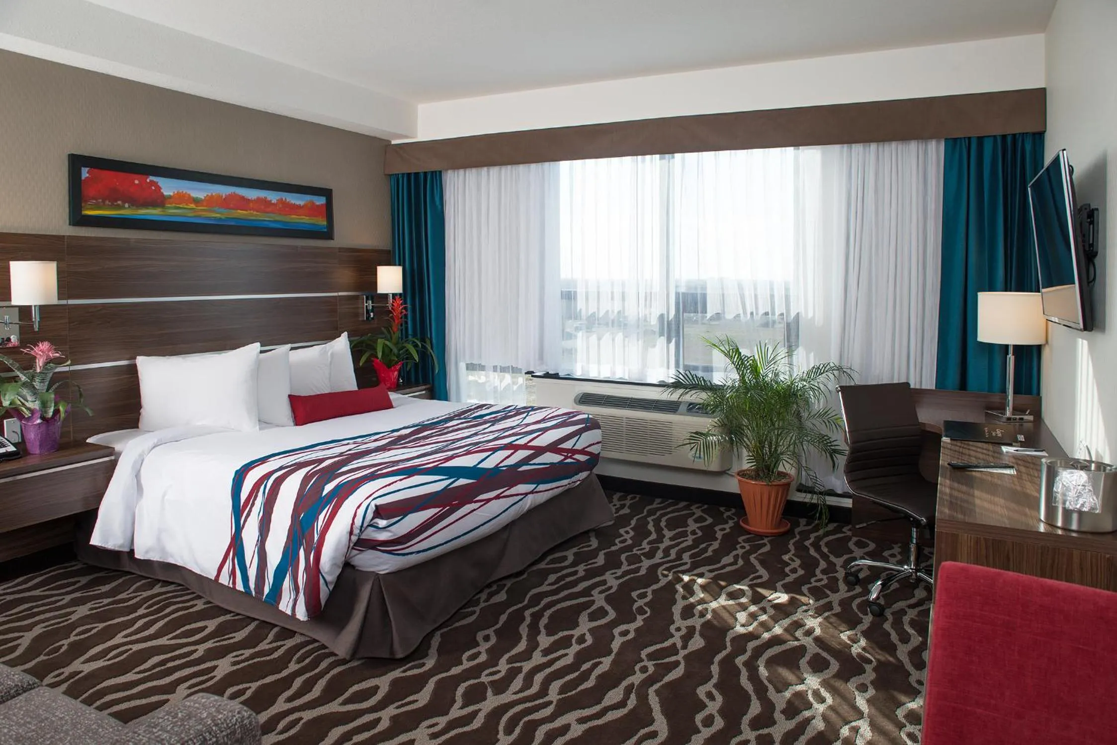 TV and multimedia, Bed in Encore Suites by Service Plus Inns