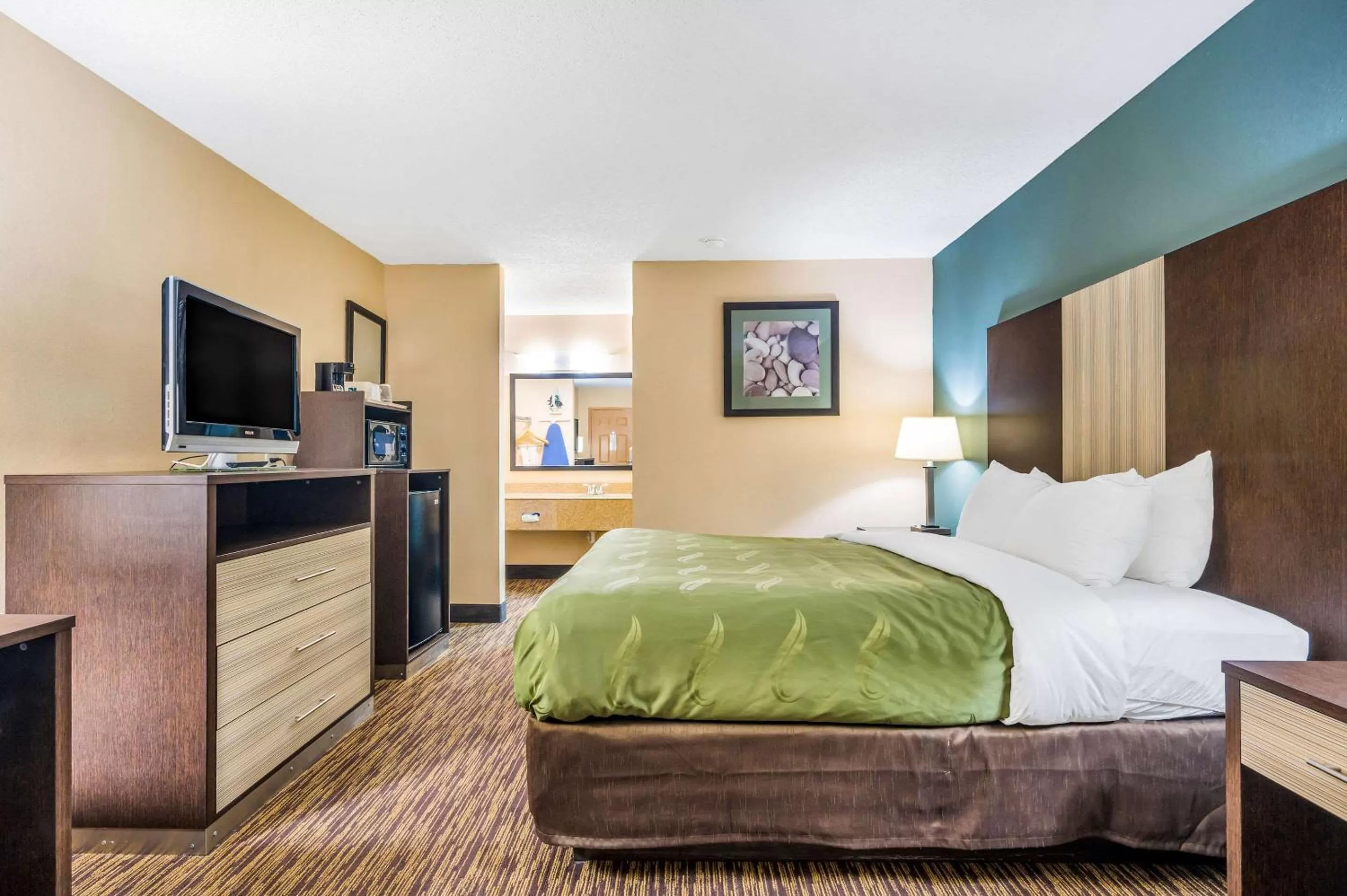 Photo of the whole room, Bed in Quality Inn Cullman I-65 Exit 310