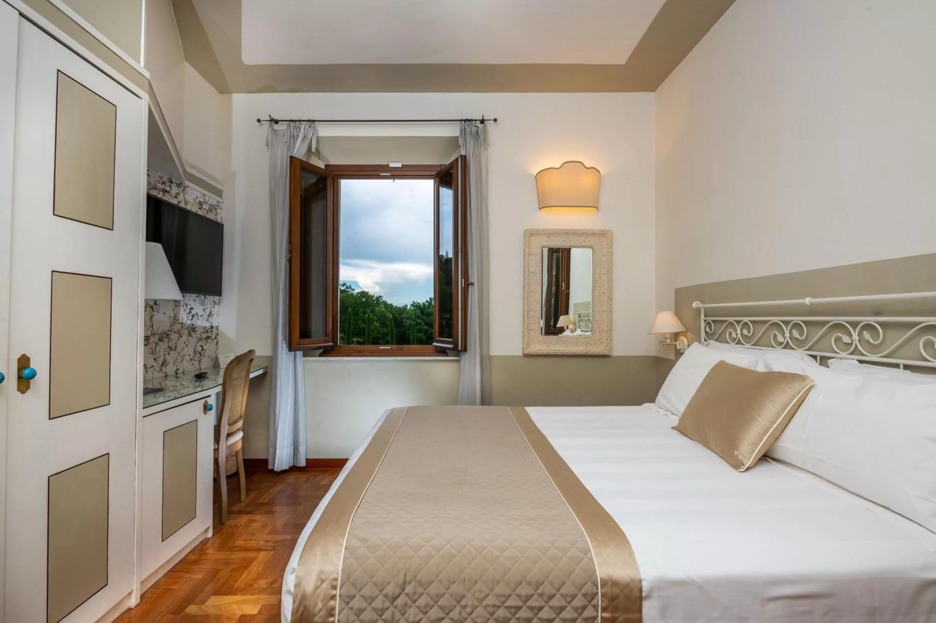 Photo of the whole room, Bed in Albergo Le Terme