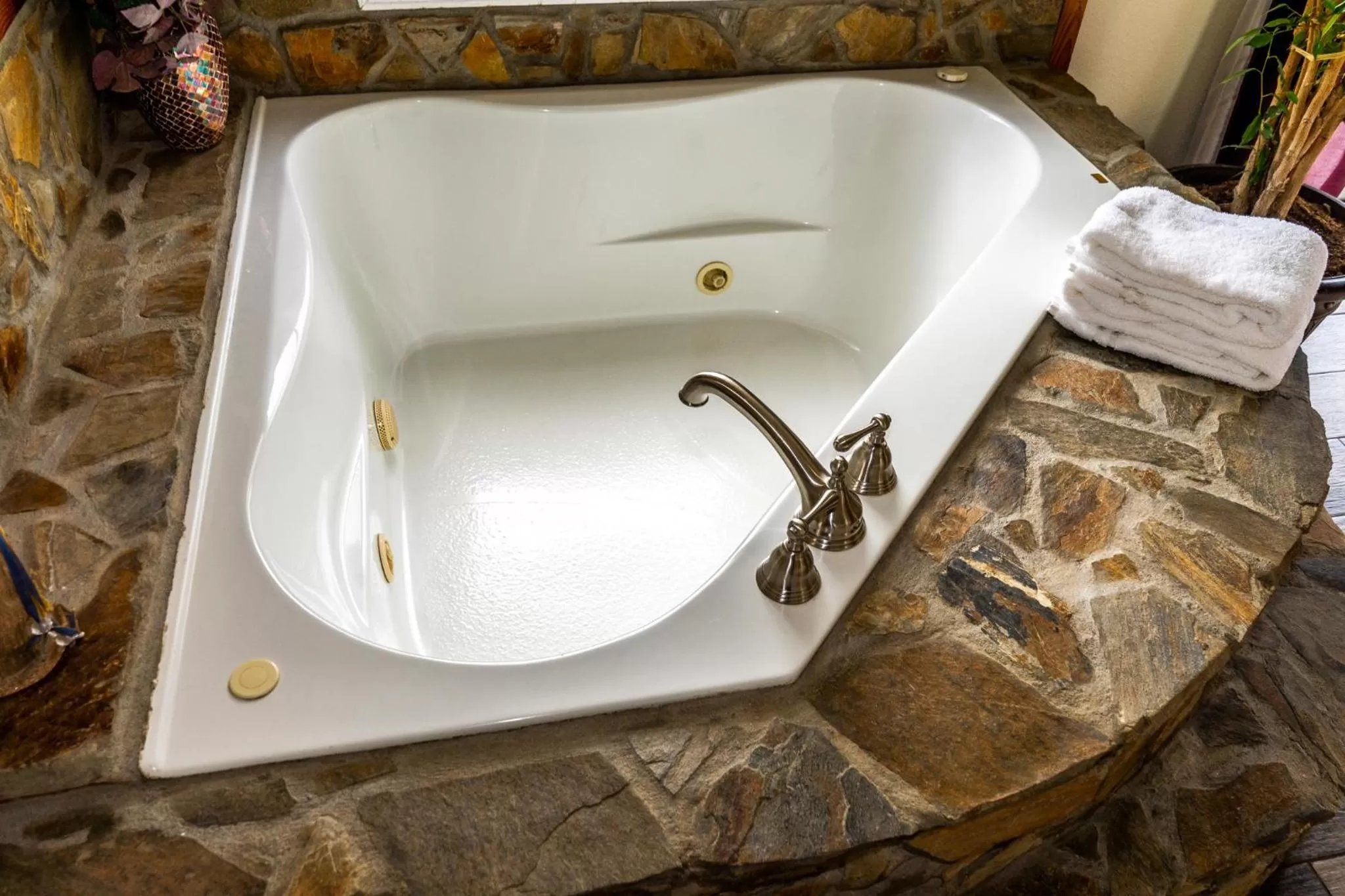 Hot Tub in The Chimney Rock Inn & Cottages