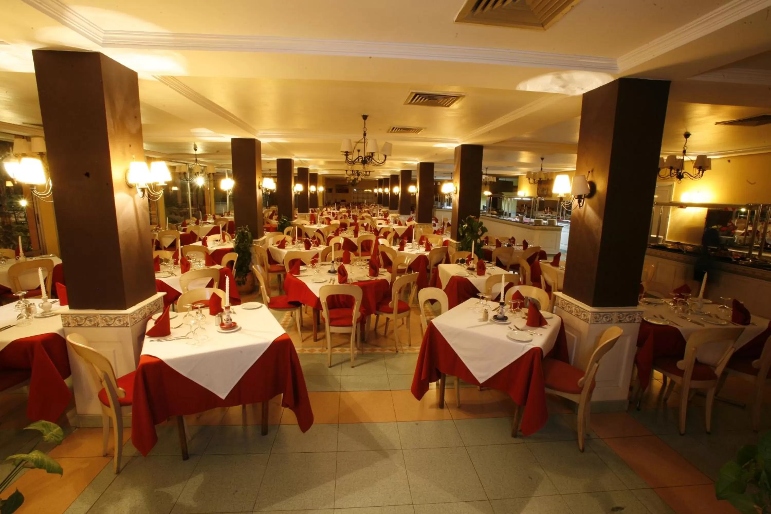 Restaurant/places to eat in Chems Hotel