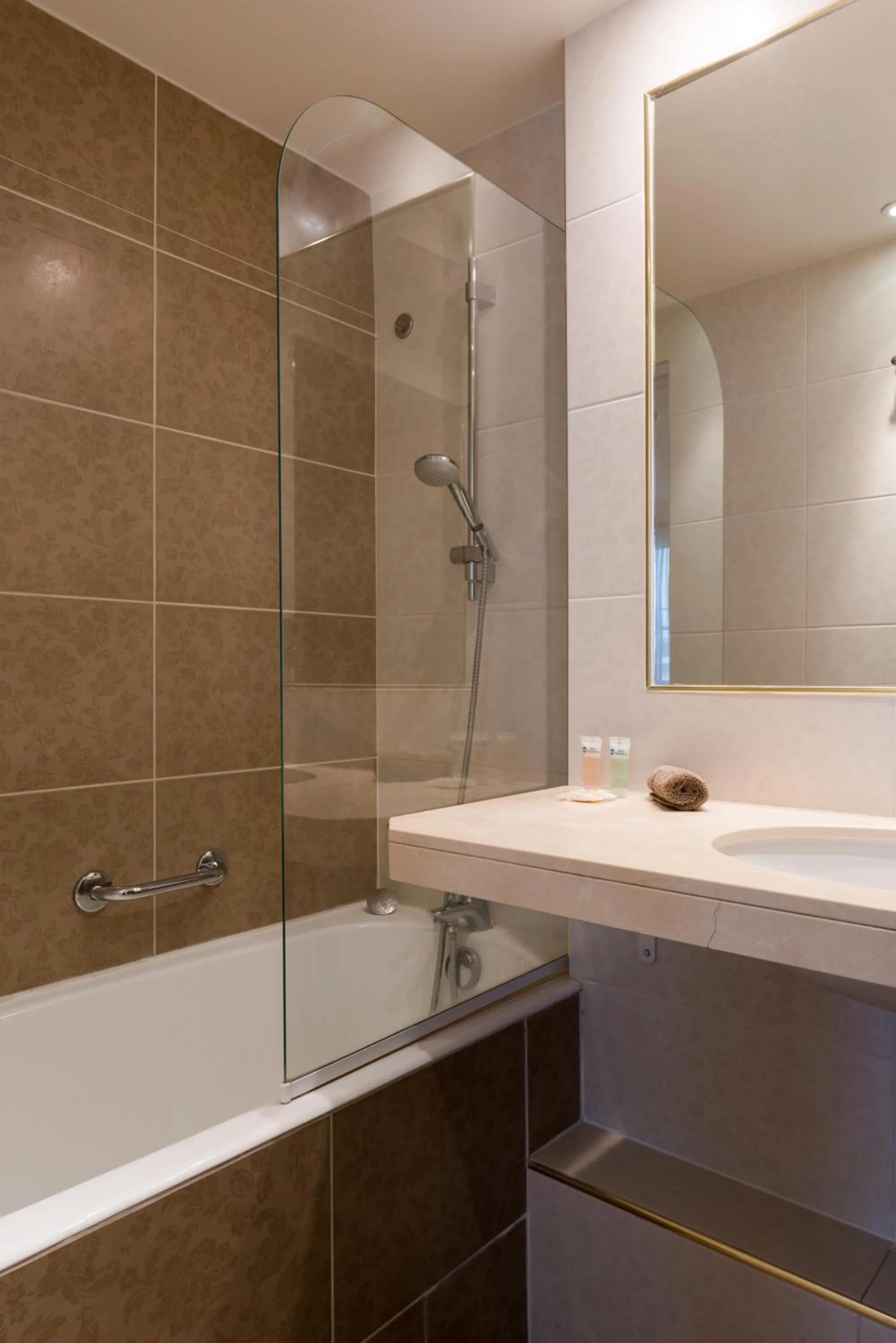 Bathroom in Hôtel Gaillon Opera