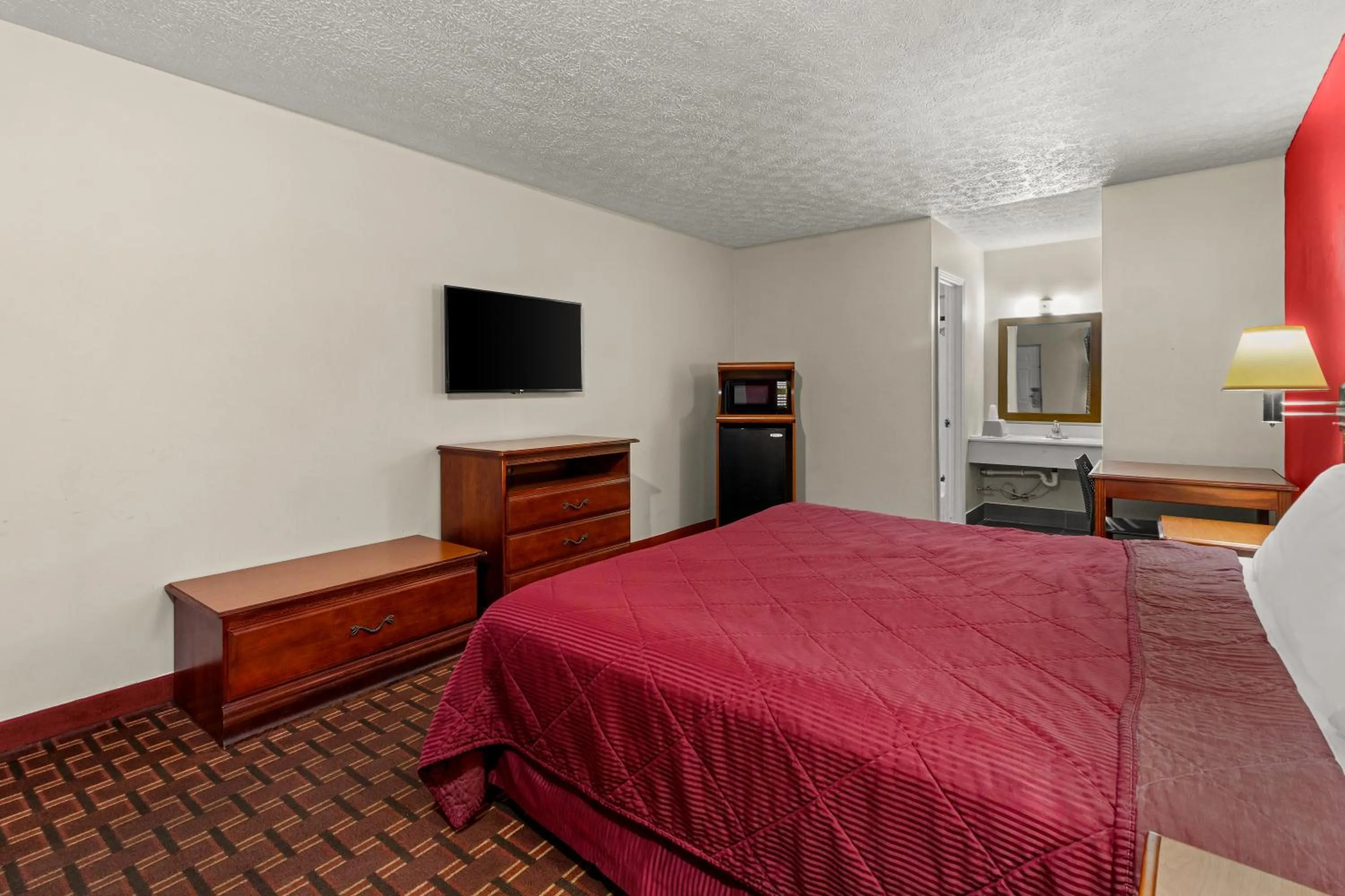 Bed in Rodeway Inn Dickson