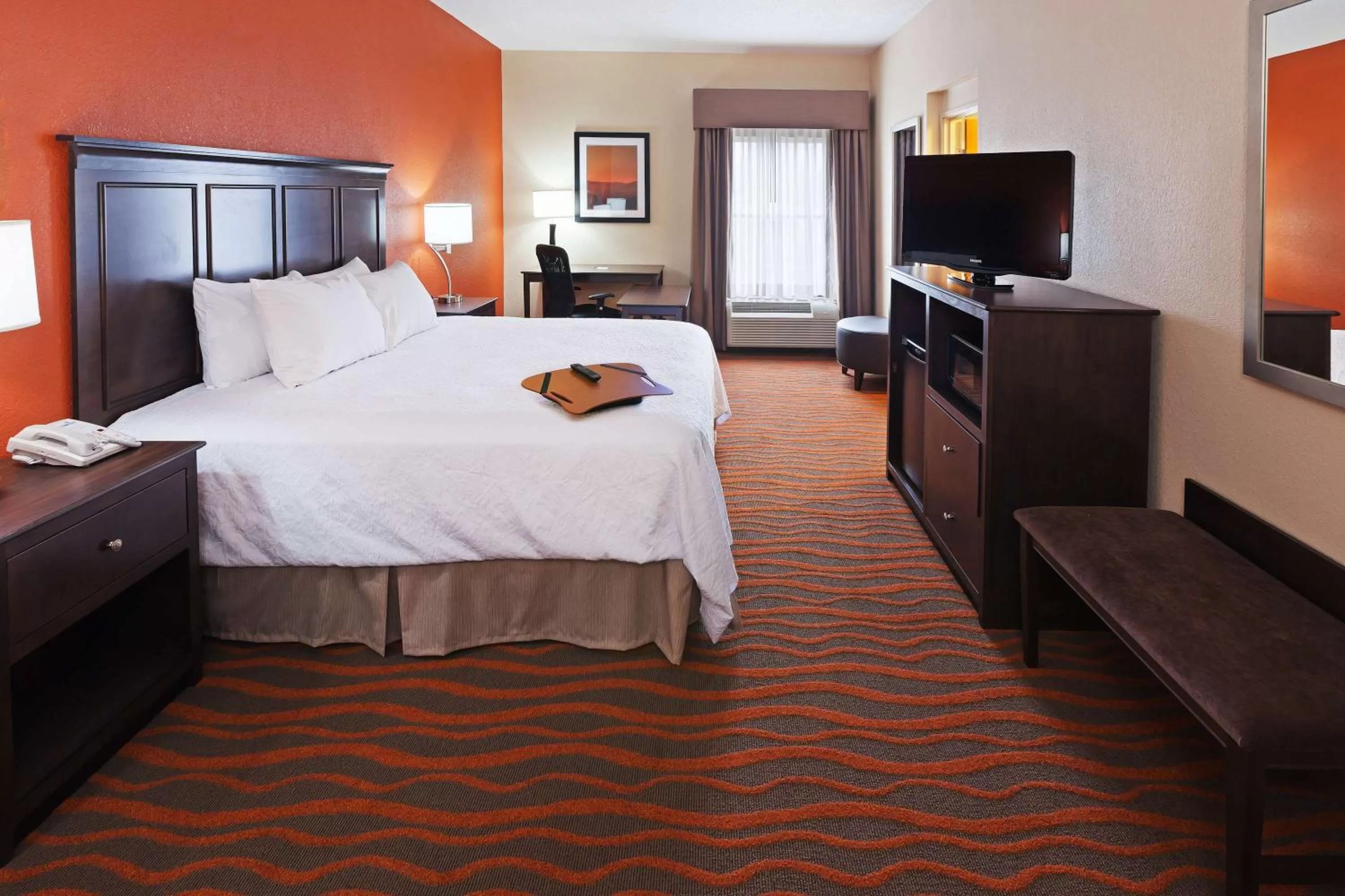 Bed in Hampton Inn by Hilton Clarksville