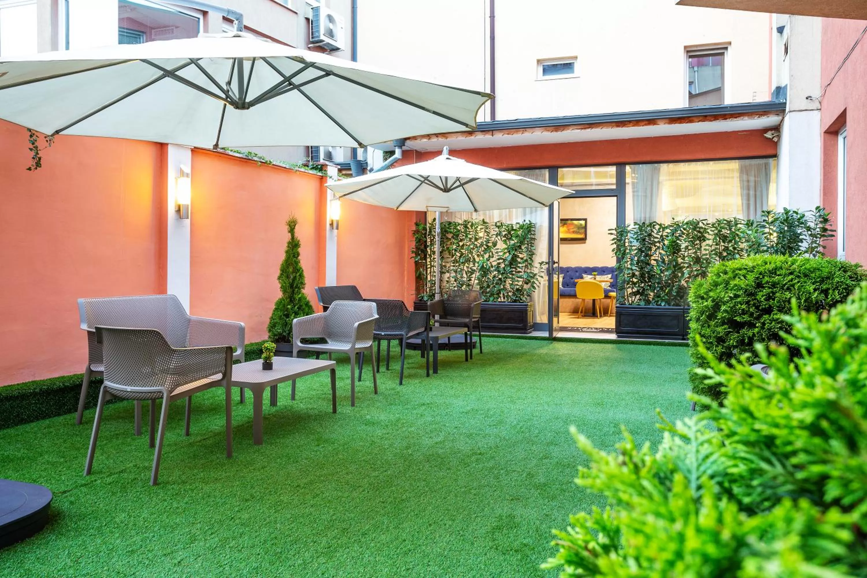 Patio in City Avenue Hotel by HMG-Free Parking-Free Wi-Fi