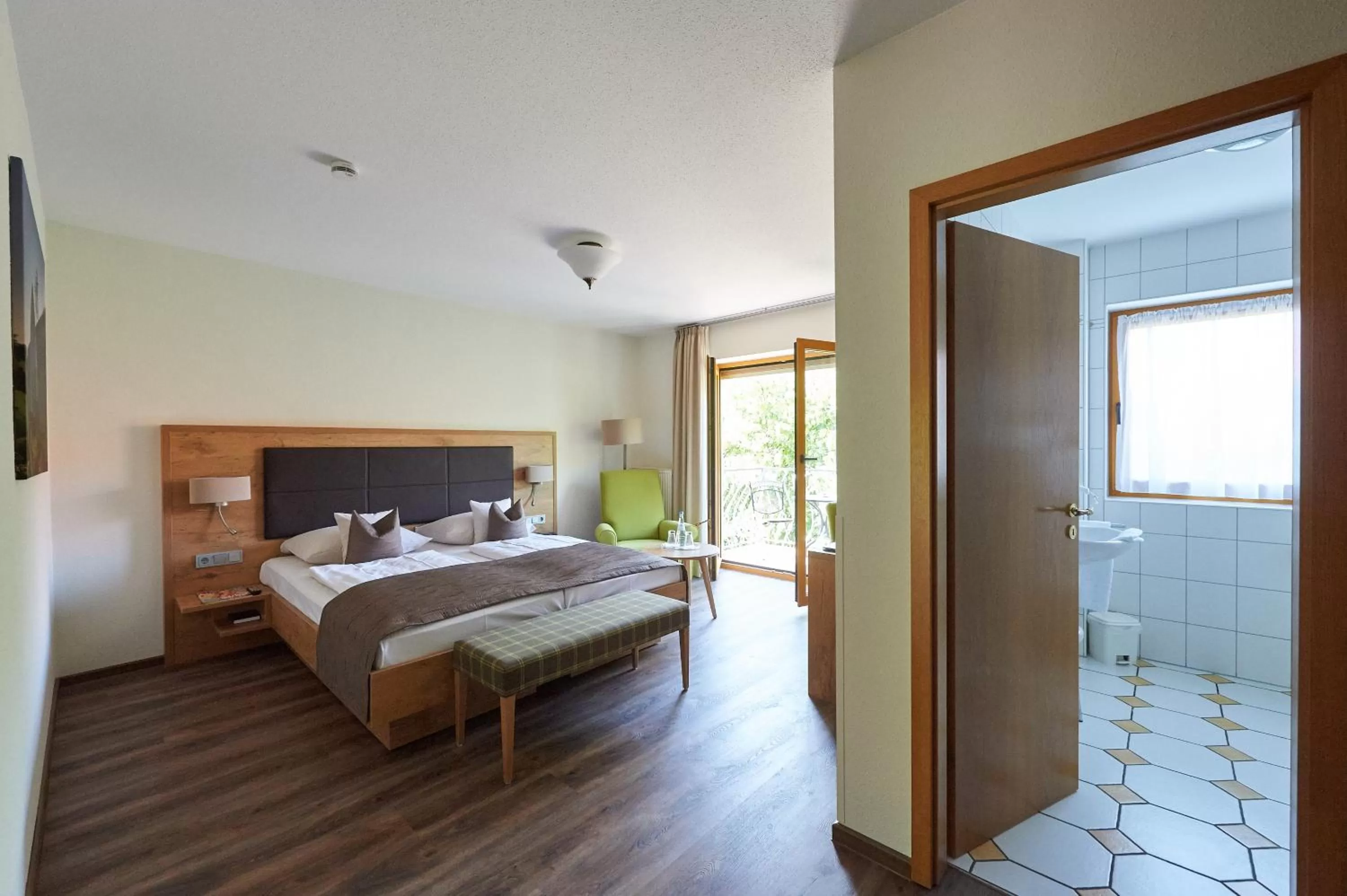 Photo of the whole room, Bed in Fetzers Landhotel